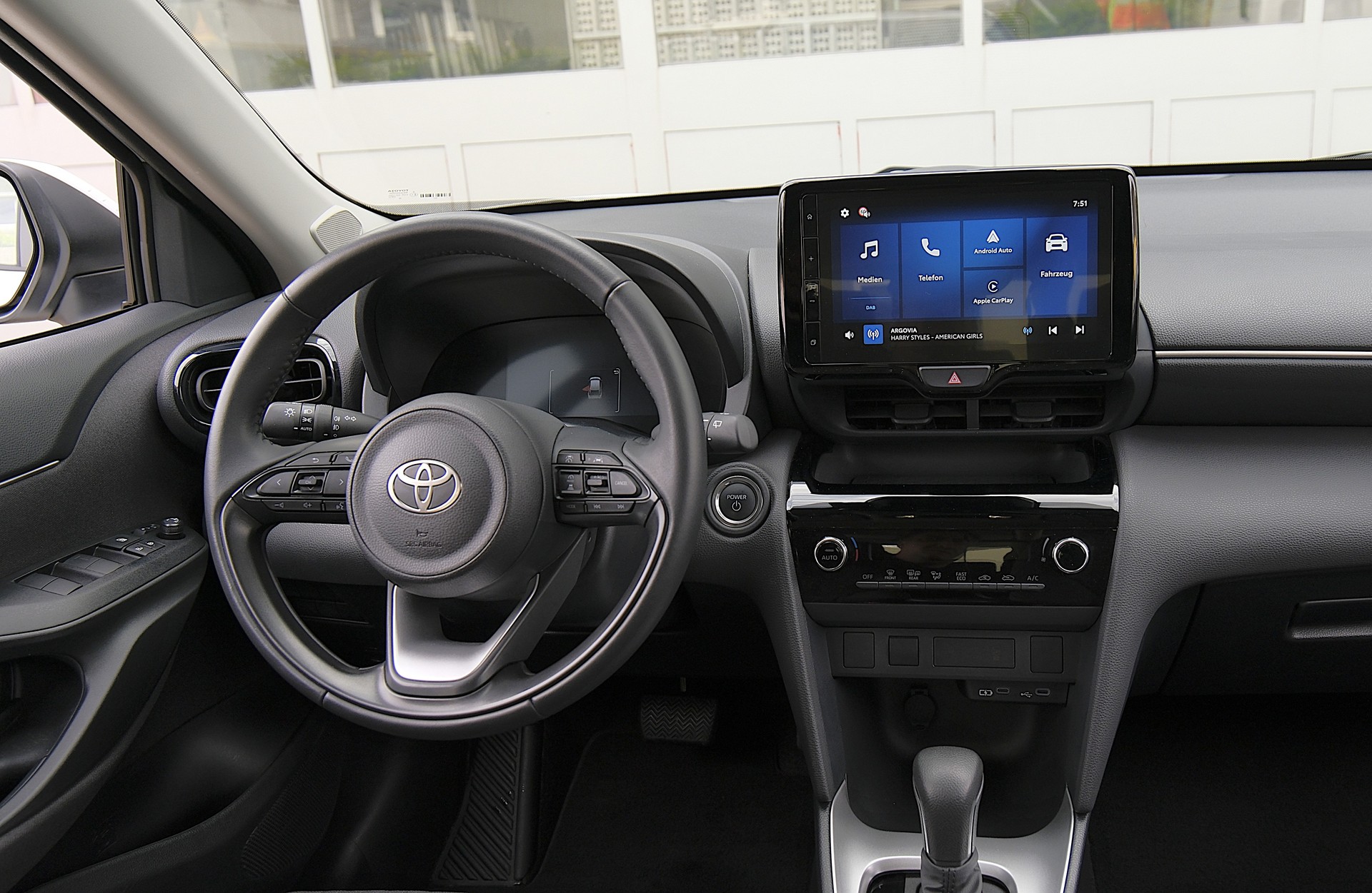 TOYOTA Yaris Cross 1.5 Trend e-CVT-image-5