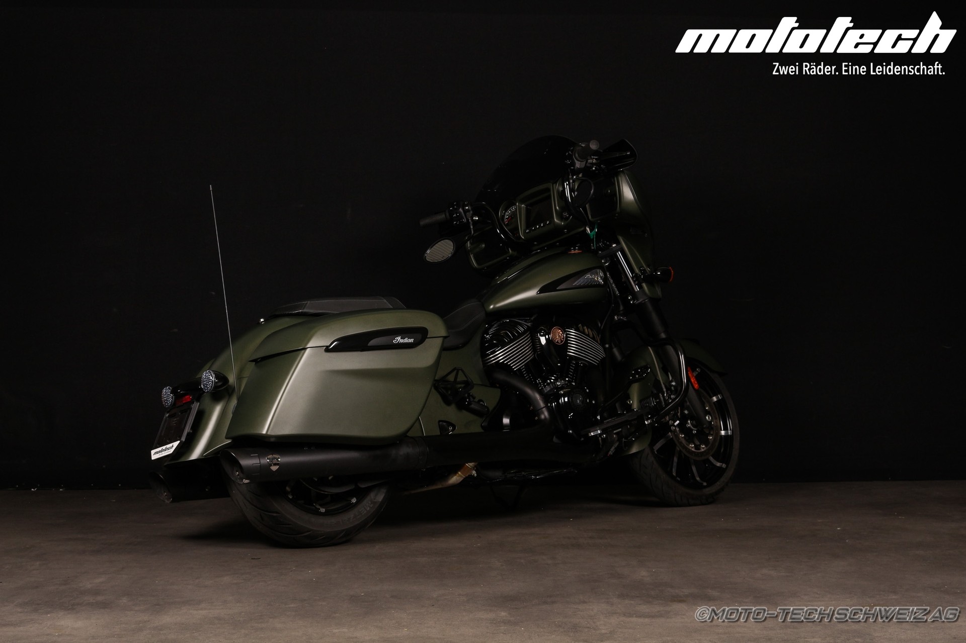 INDIAN Chieftain Dark Horse-showroom-element-1