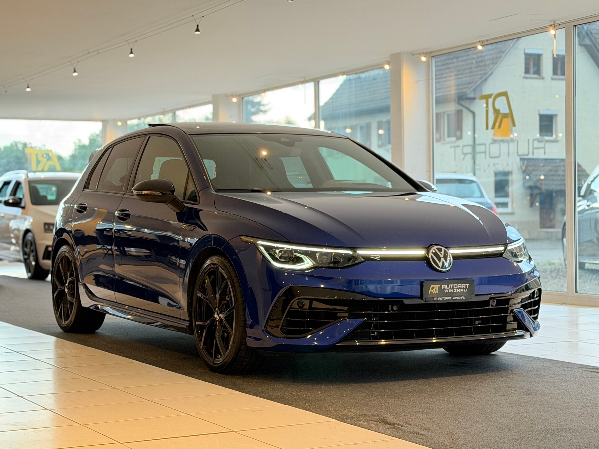 VW Golf 2.0 TSI R DSG 4Motion **Performance Paket**-showroom-element-2