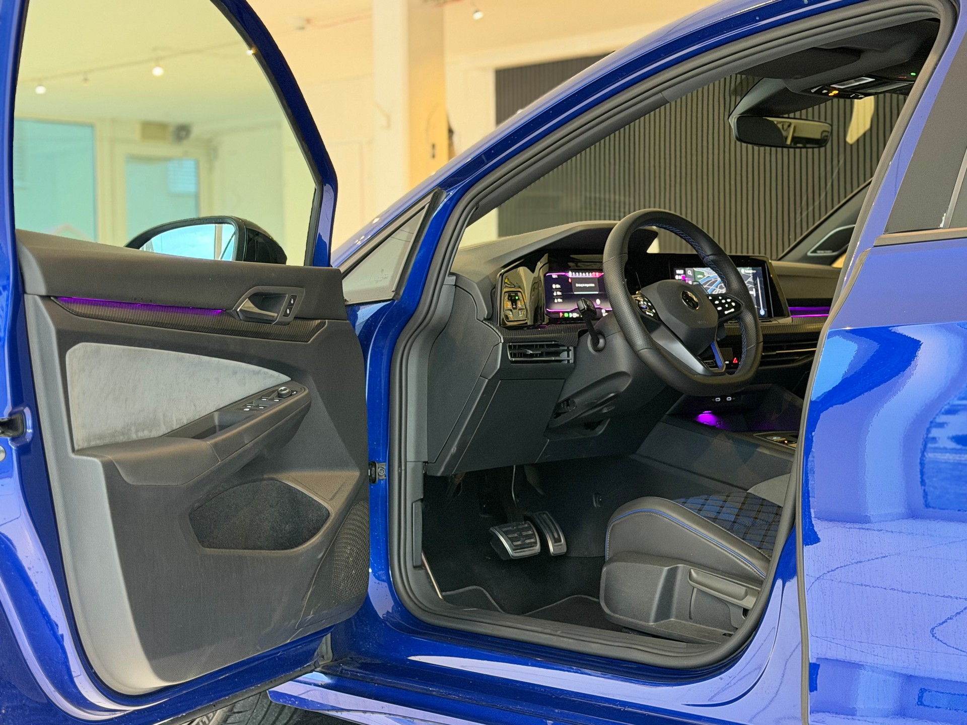 VW Golf 2.0 TSI R DSG 4Motion **Performance Paket**-image-10