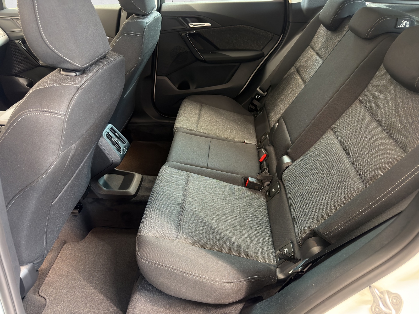 BMW X1 sDrive 18i-image-10