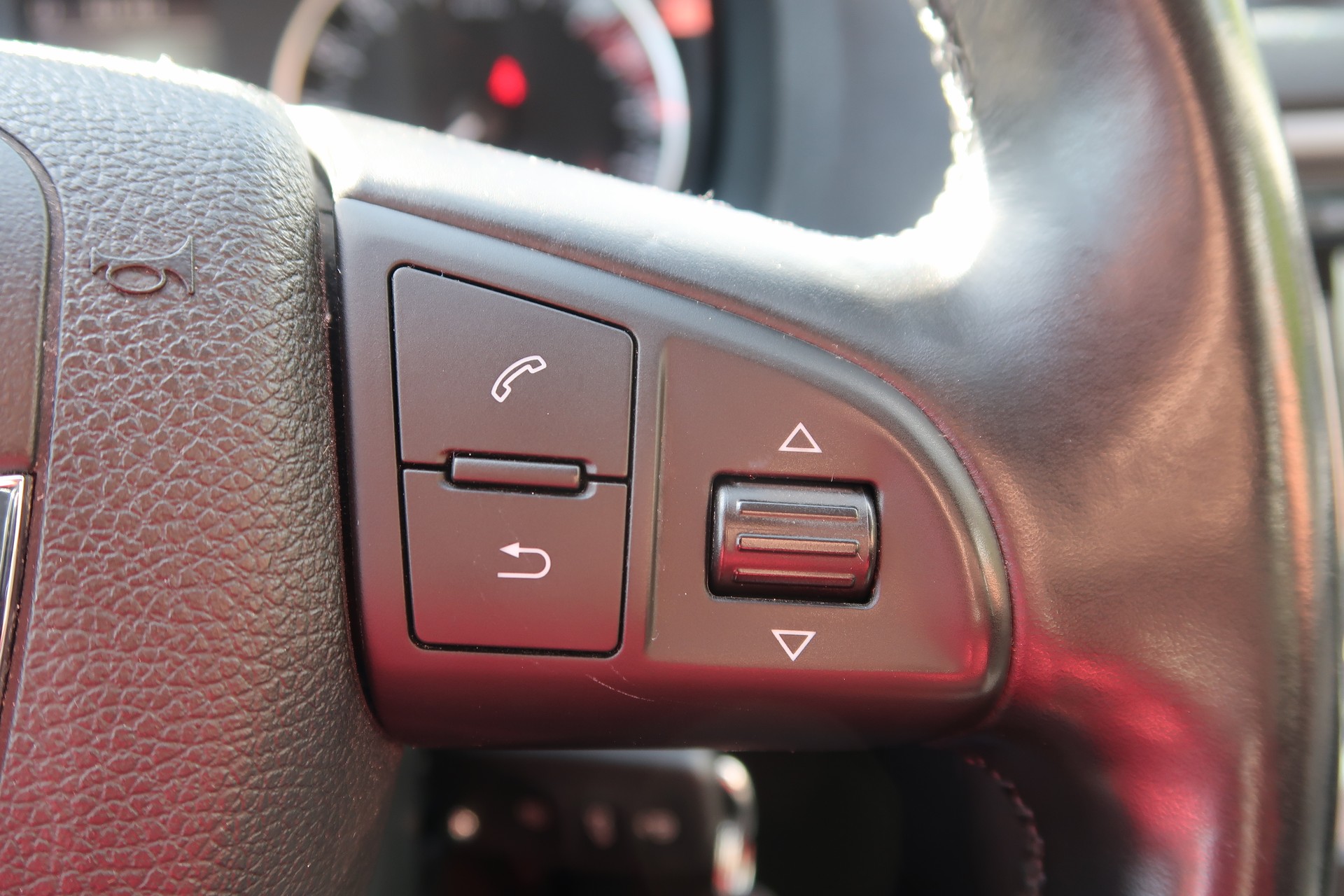 SKODA Octavia Combi 1.4 TSI Ambiente-image-12