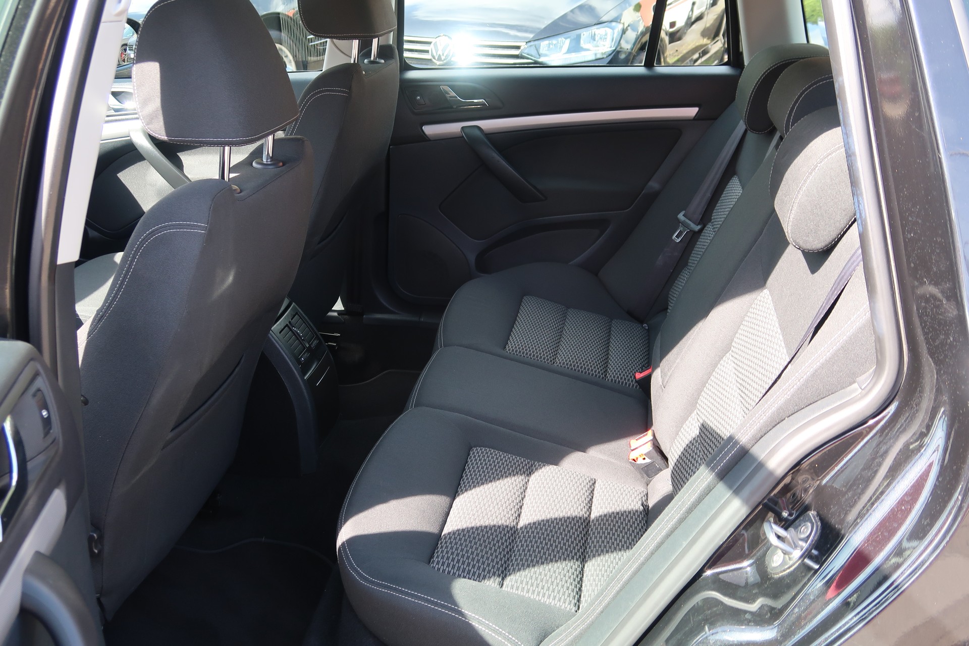 SKODA Octavia Combi 1.4 TSI Ambiente-image-16