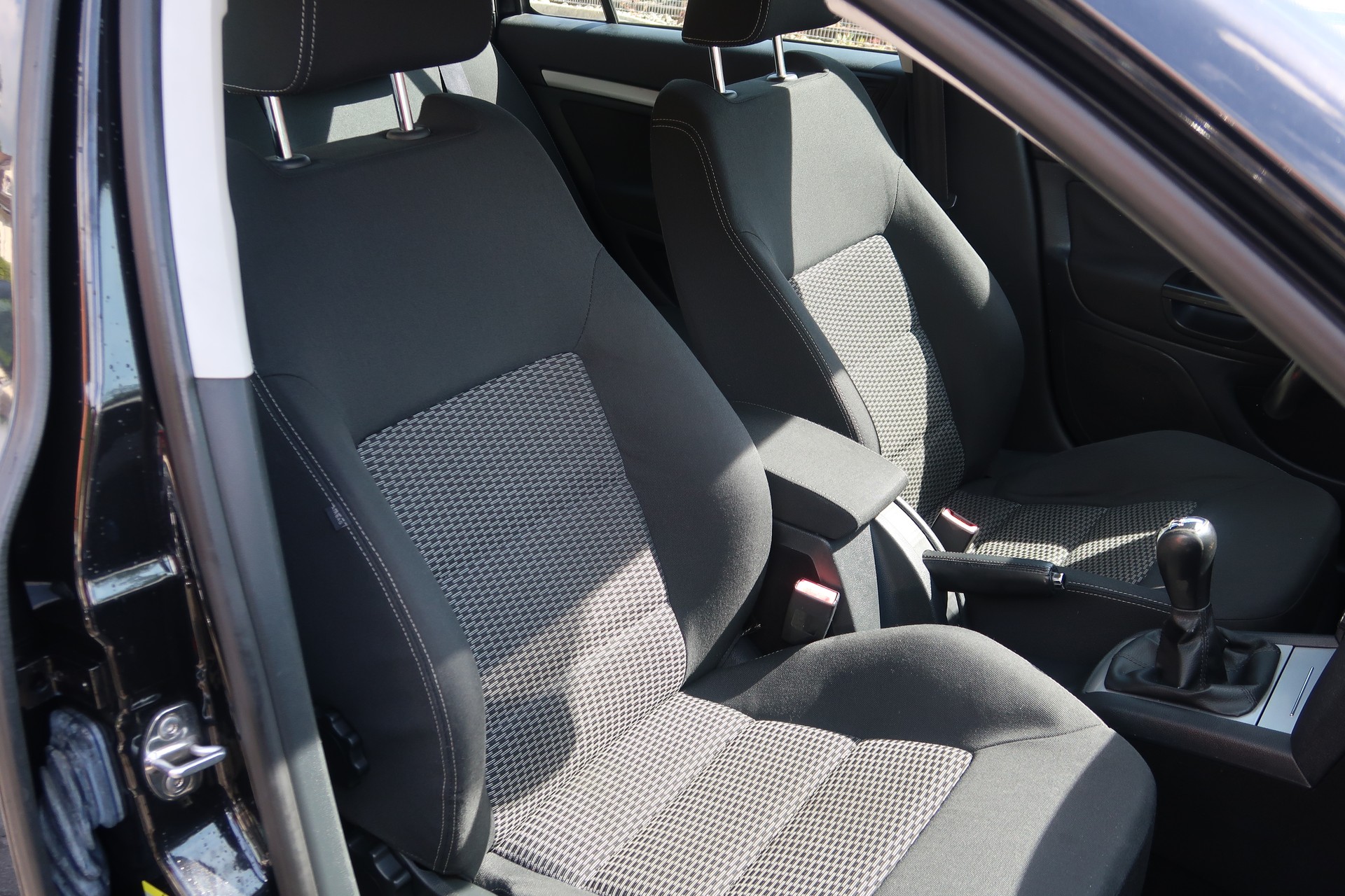 SKODA Octavia Combi 1.4 TSI Ambiente-image-9