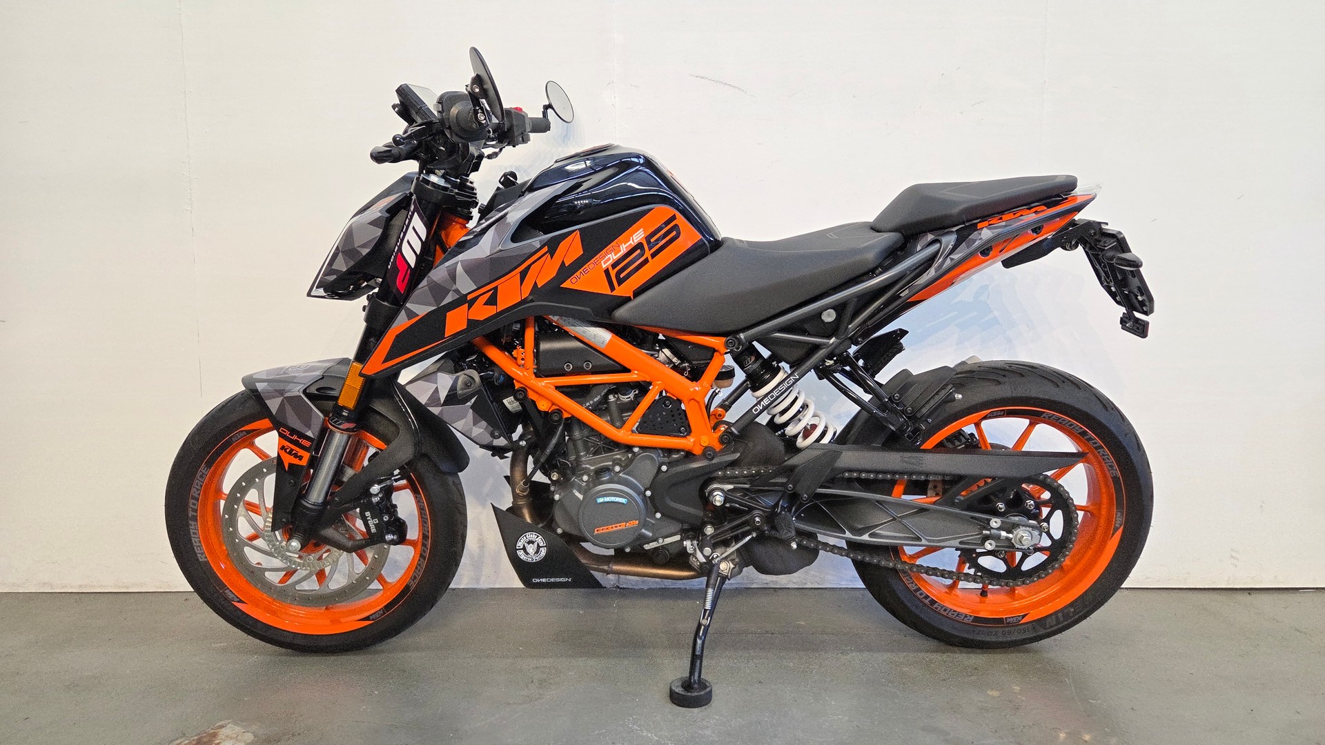 KTM 125 Duke-showroom-element-1