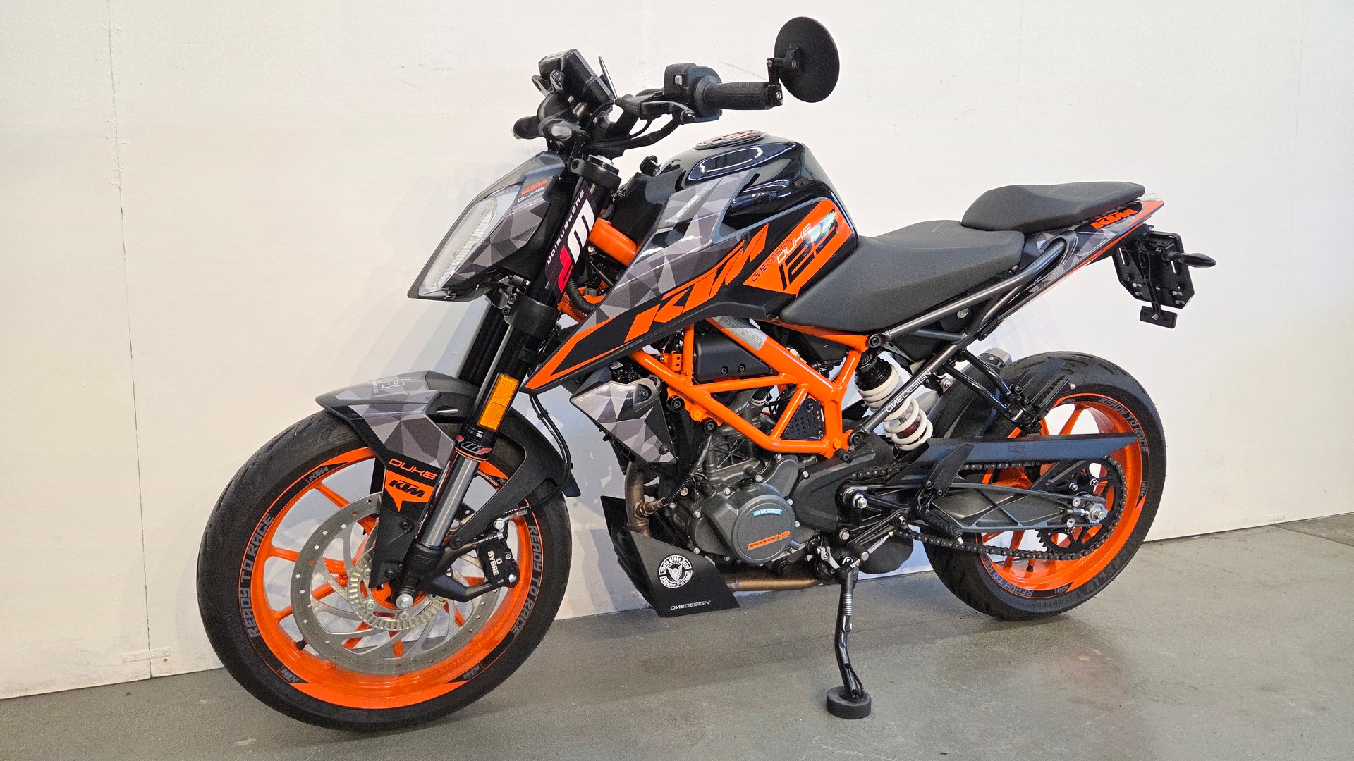 KTM 125 Duke-showroom-element-3