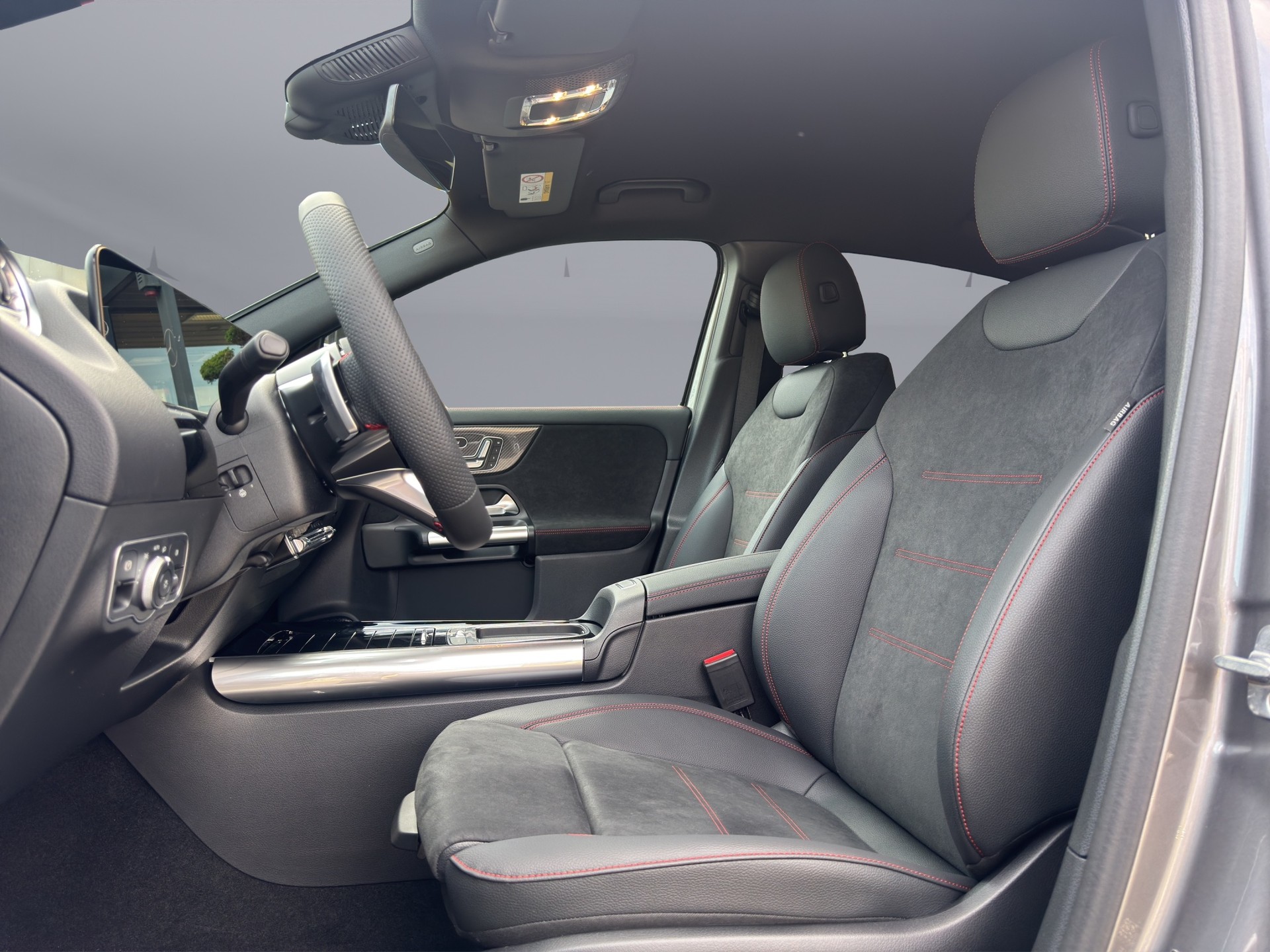 MERCEDES-BENZ GLA 250 Swiss Star AMG Line 4matic-image-8