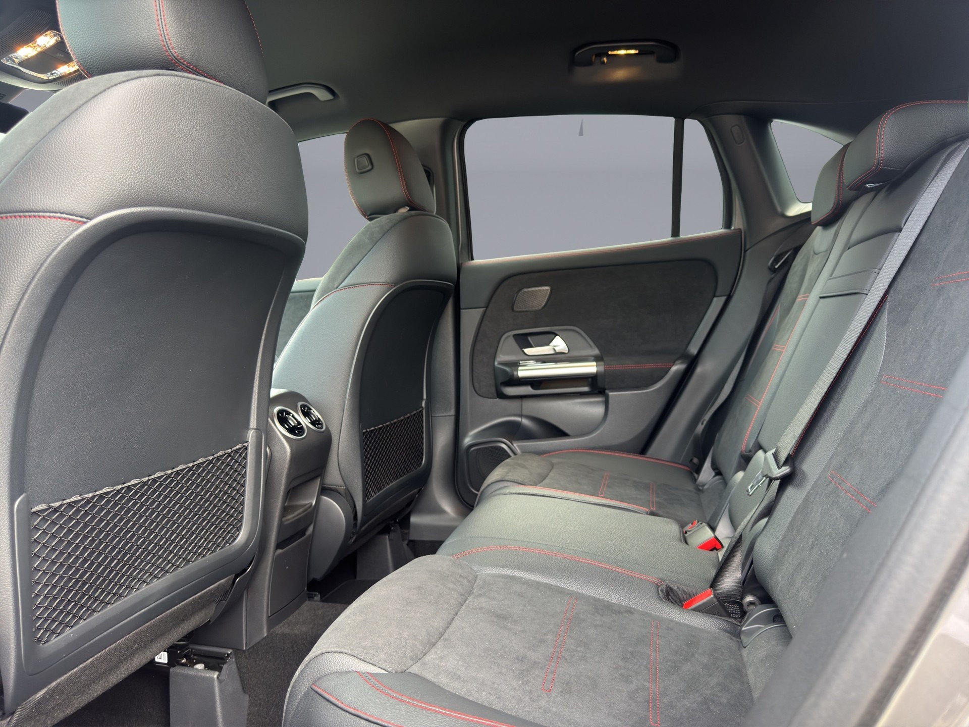 MERCEDES-BENZ GLA 250 Swiss Star AMG Line 4matic-image-11