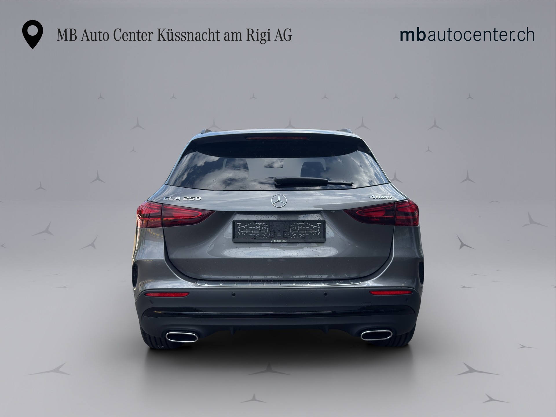 MERCEDES-BENZ GLA 250 Swiss Star AMG Line 4matic-image-4