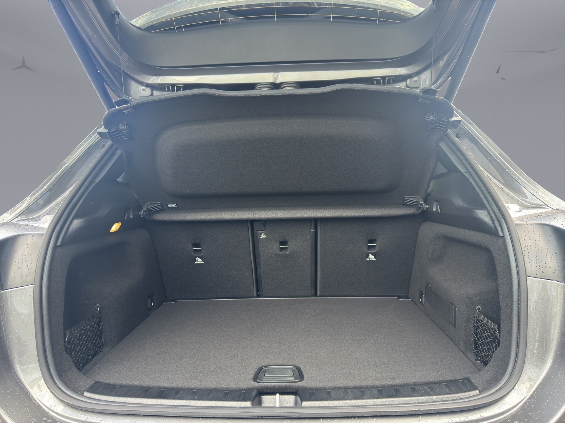 MERCEDES-BENZ GLA 250 Swiss Star AMG Line 4matic-image-15