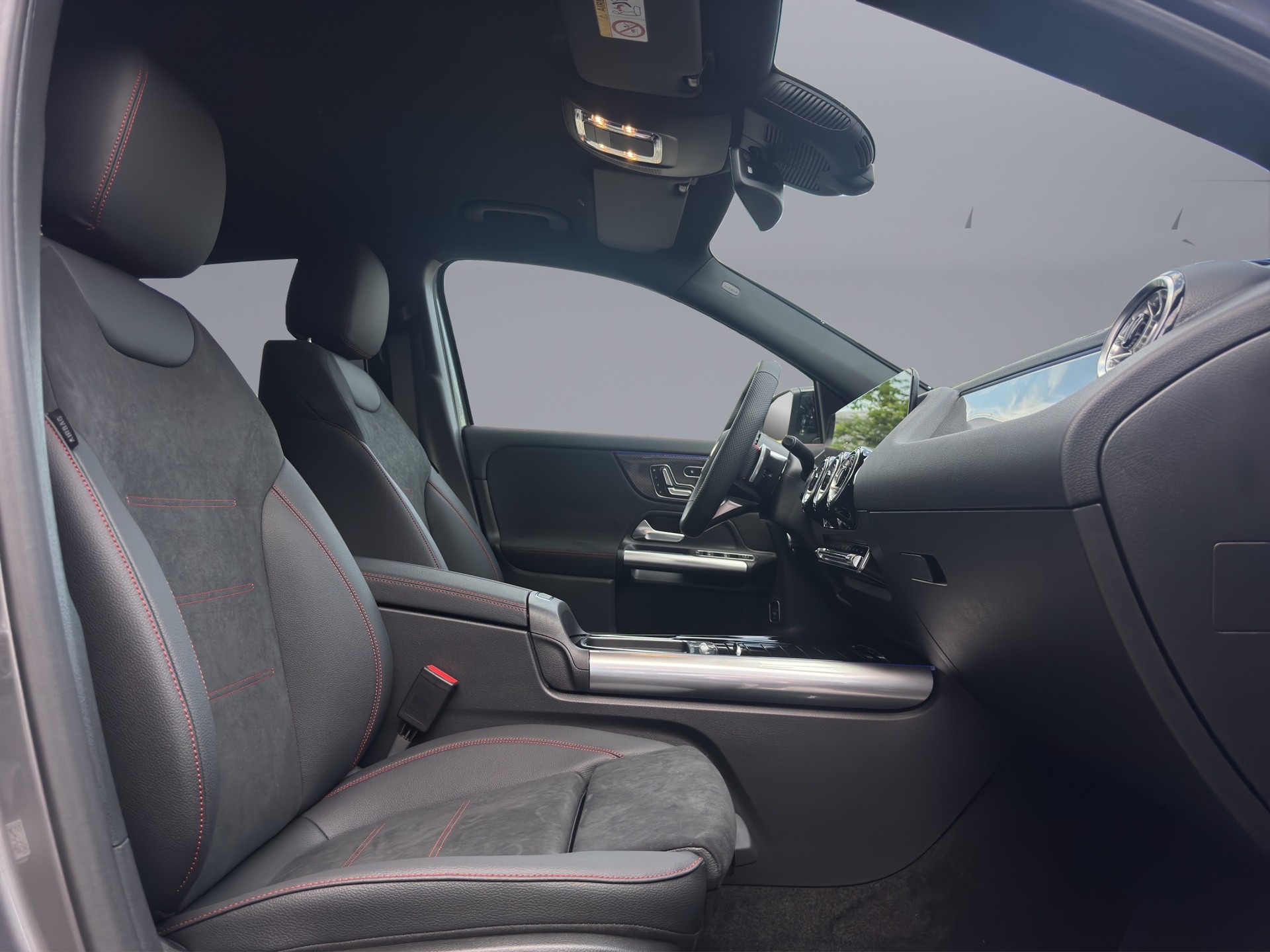 MERCEDES-BENZ GLA 250 Swiss Star AMG Line 4matic-image-13