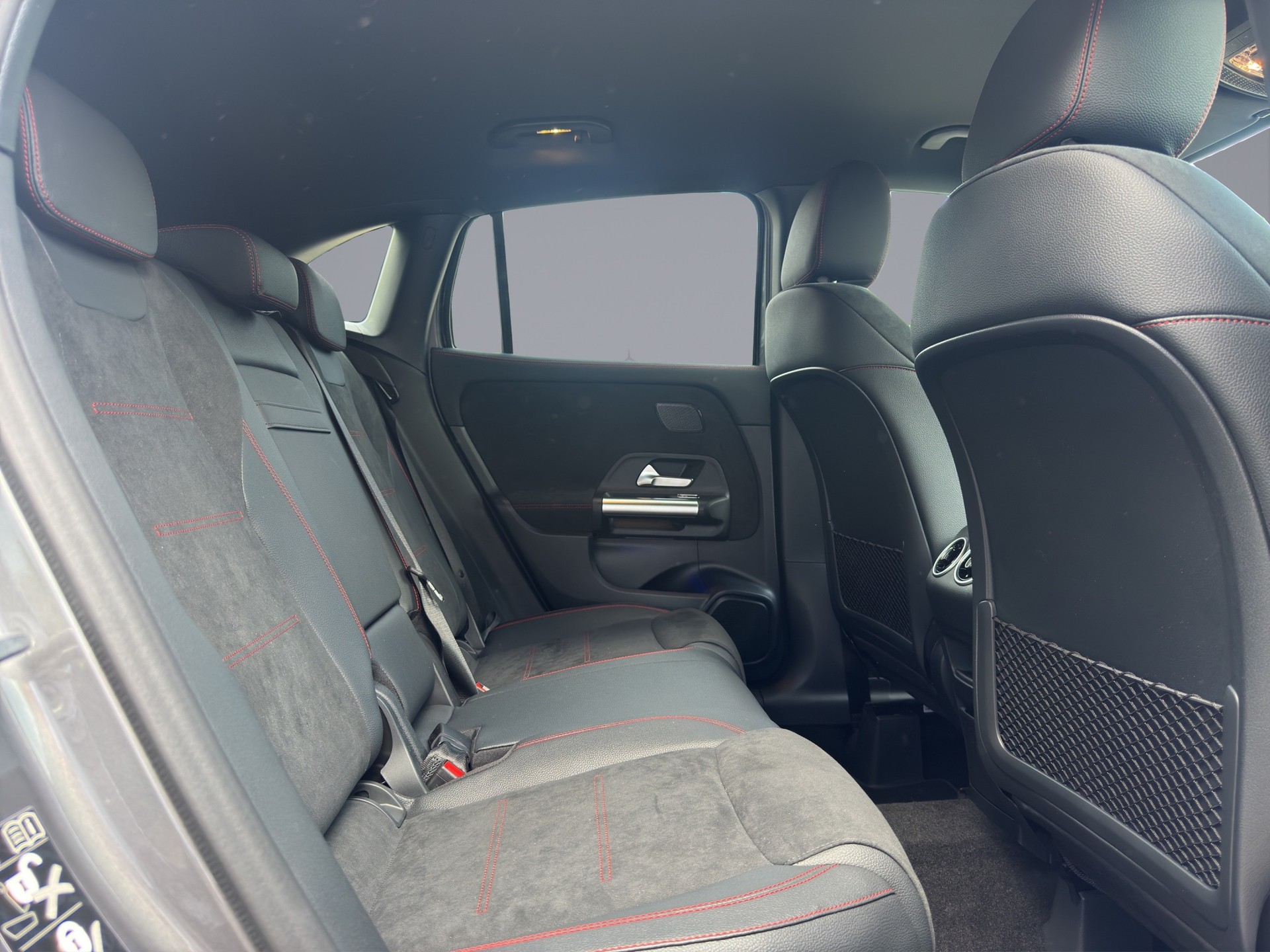 MERCEDES-BENZ GLA 250 Swiss Star AMG Line 4matic-image-14