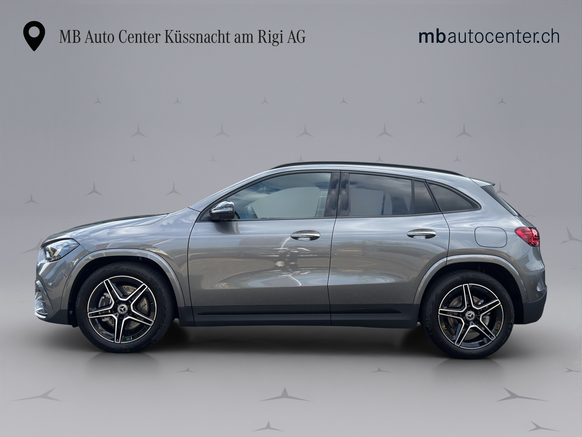MERCEDES-BENZ GLA 250 Swiss Star AMG Line 4matic-image-2