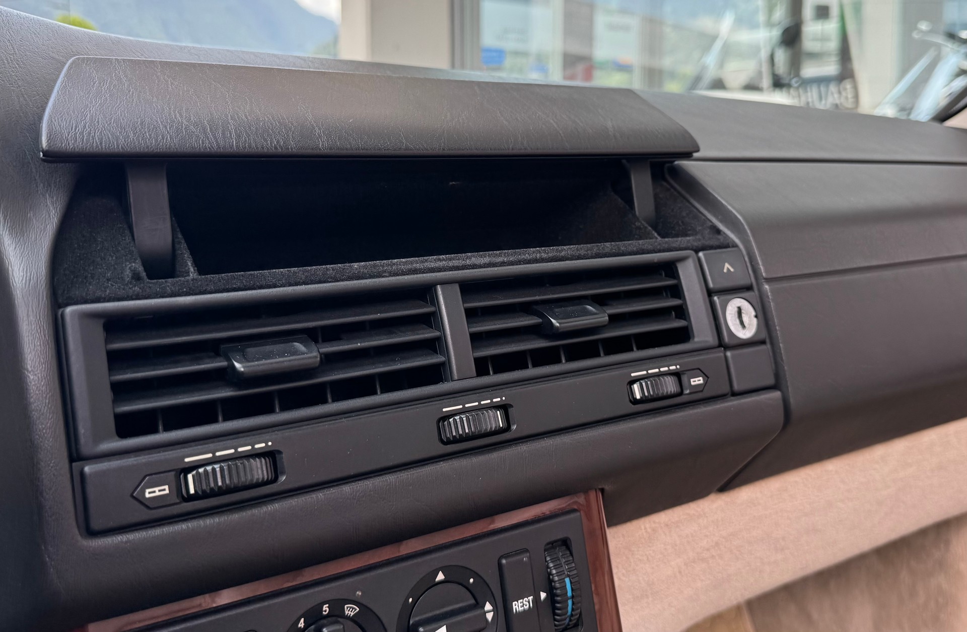 MERCEDES-BENZ SL 280-image-18