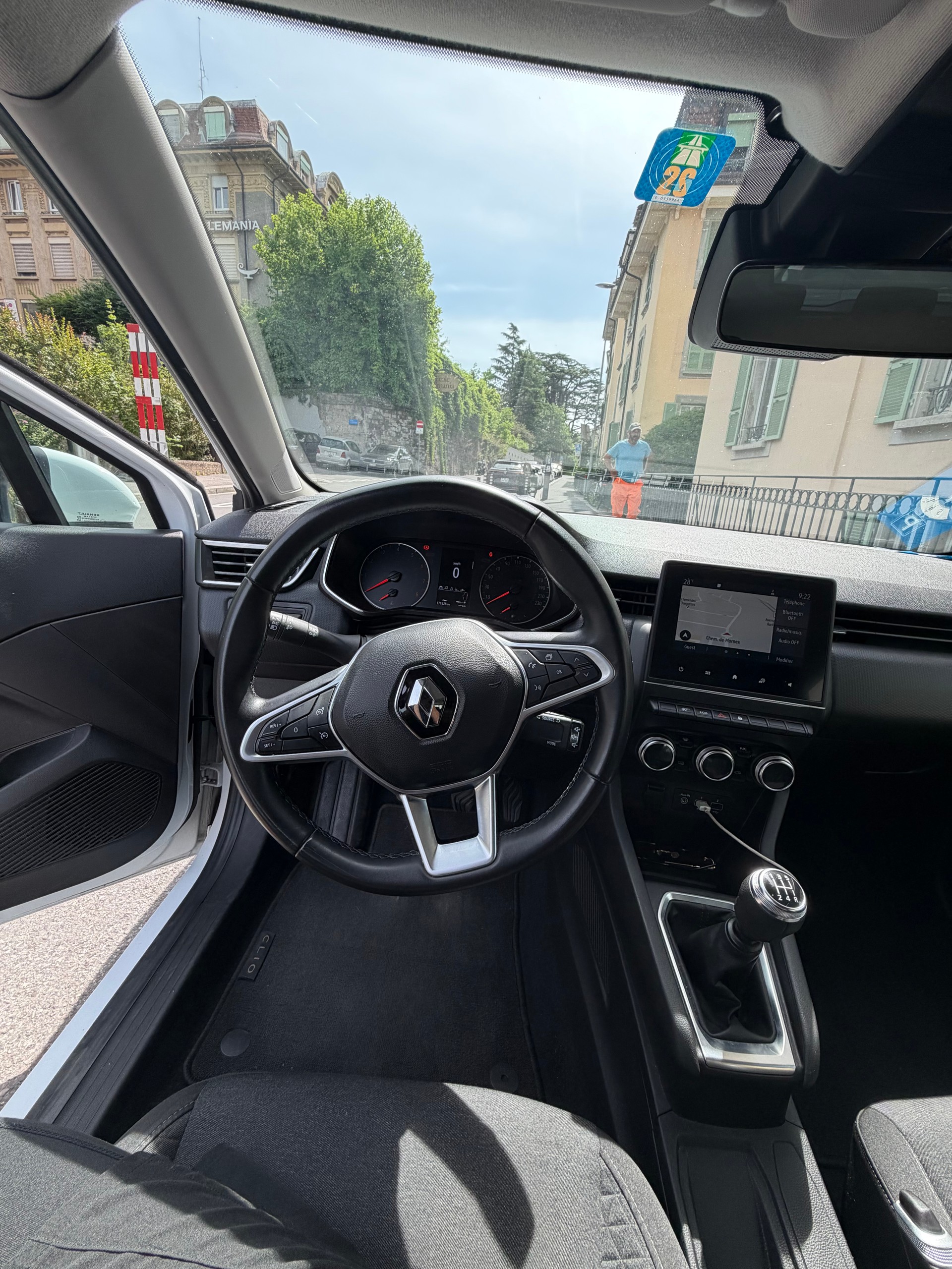 RENAULT 1.0 TCe 100 Business-image-3