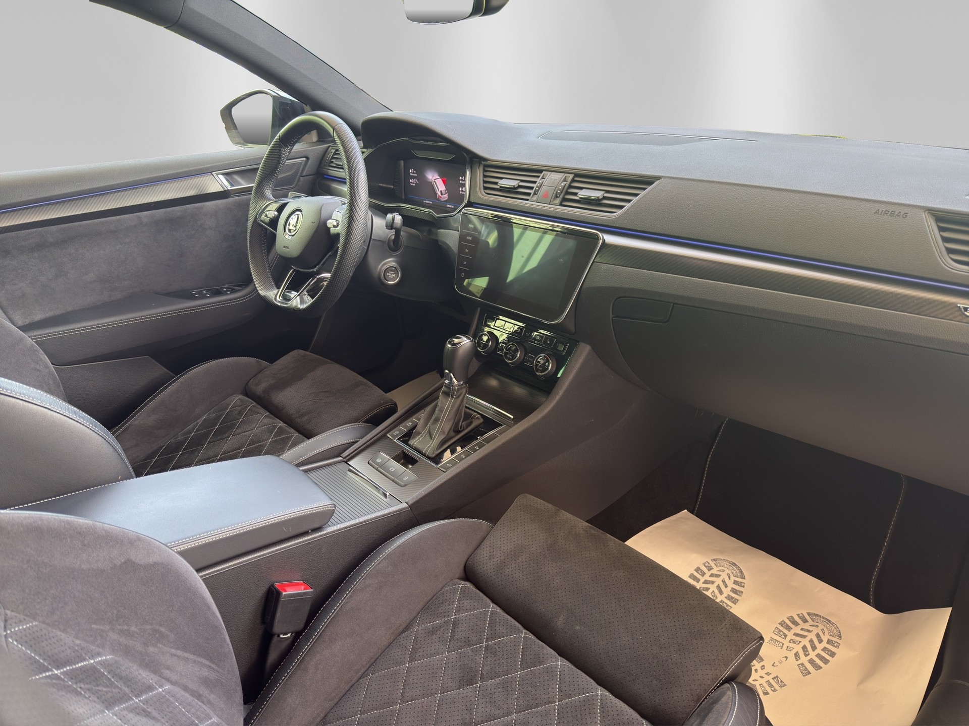 SKODA Superb Combi 2.0 TDi SportLine Light 4x4 DSG-image-12