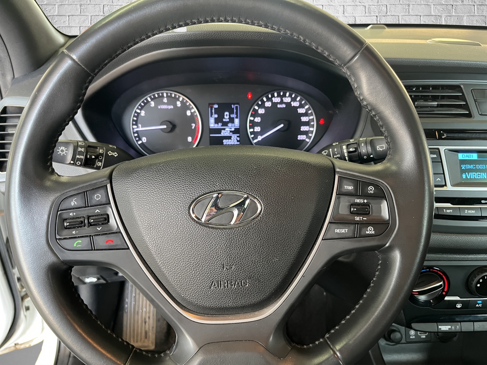 HYUNDAI i20 1.0 T-GDi Amplia-image-9