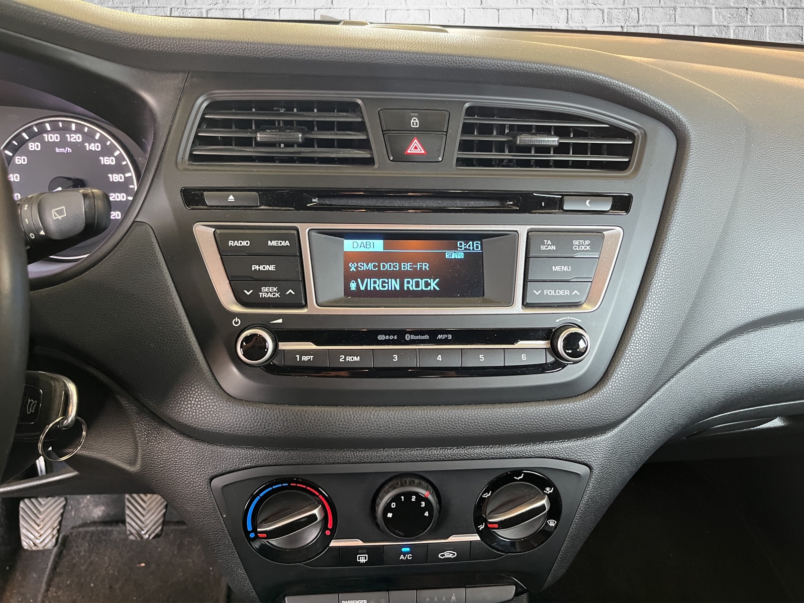 HYUNDAI i20 1.0 T-GDi Amplia-image-10
