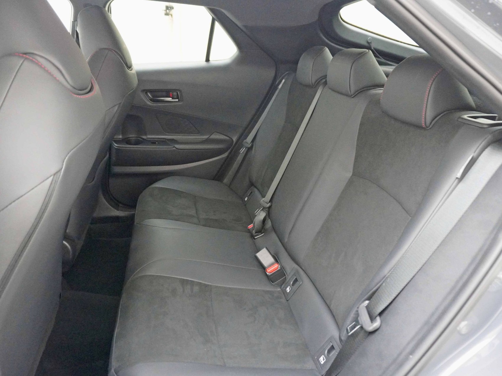TOYOTA C-HR 2.0 HEV GR Sport 4x4 ** inkl. Winterräder **-image-21