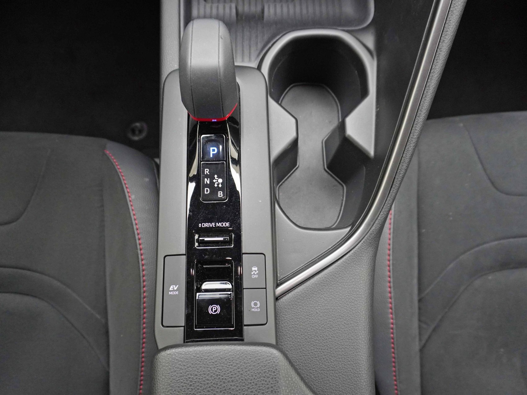 TOYOTA C-HR 2.0 HEV GR Sport 4x4 ** inkl. Winterräder **-image-16