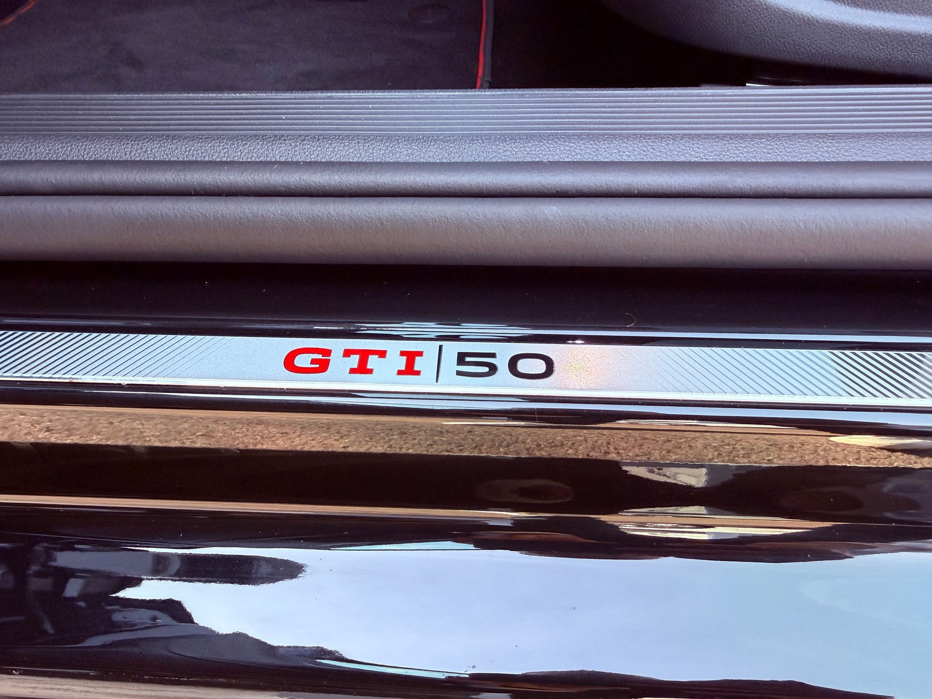 VW Golf 2.0 TSI GTI Edition 50 DSG-image-24