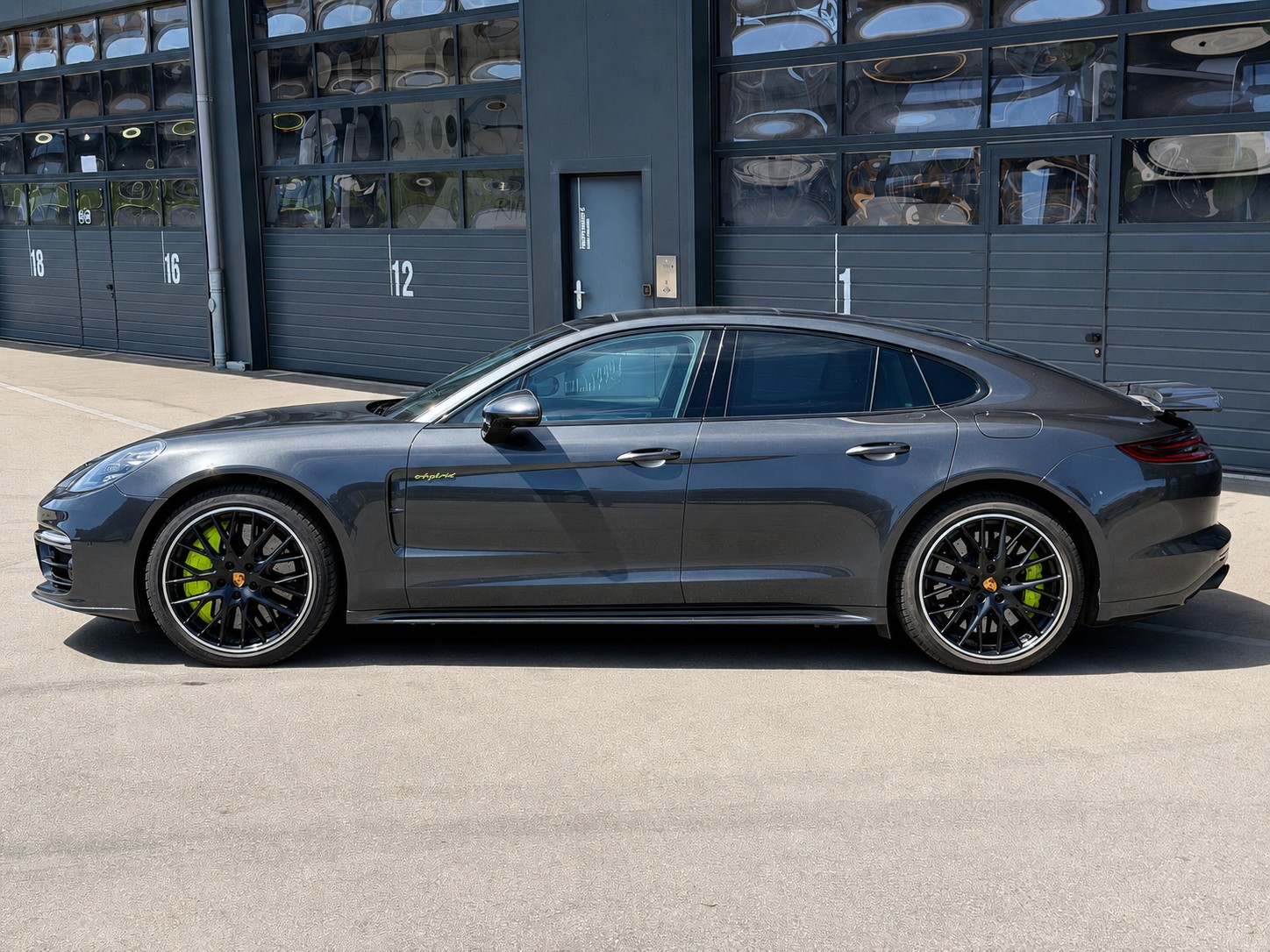 PORSCHE Panamera Turbo S E-Hybrid PDK | CH-Fahrzeug | Panorama | Carbon | Top Ausstattung-image-2