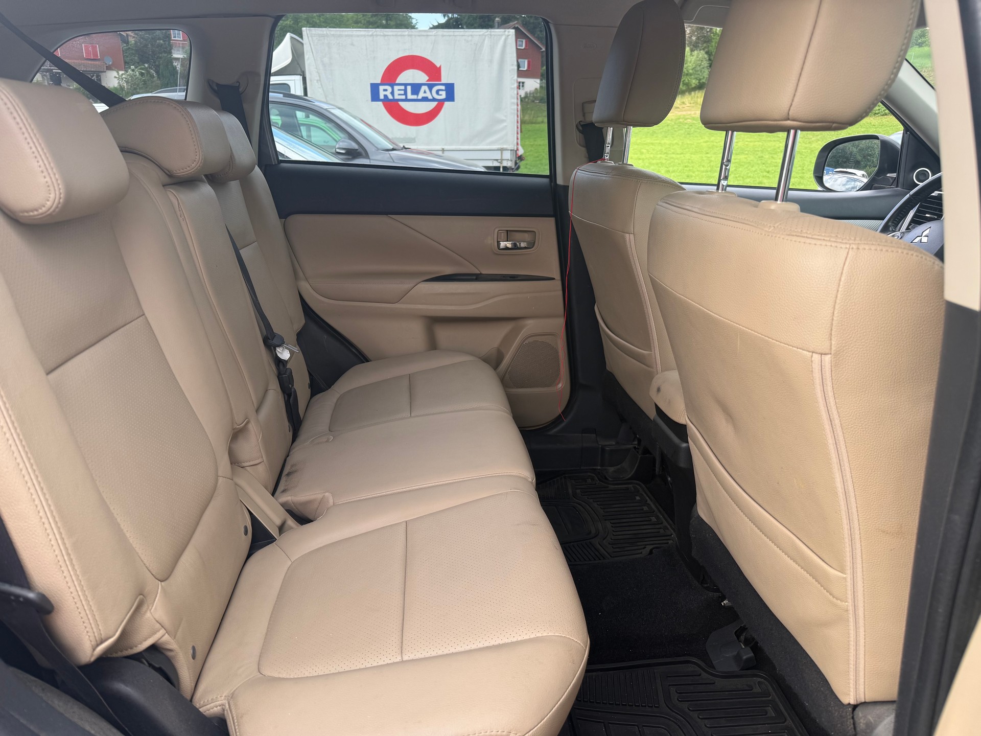 MITSUBISHI Outlander 2.2 DID Navigator Safety 4WD Automatic-image-12