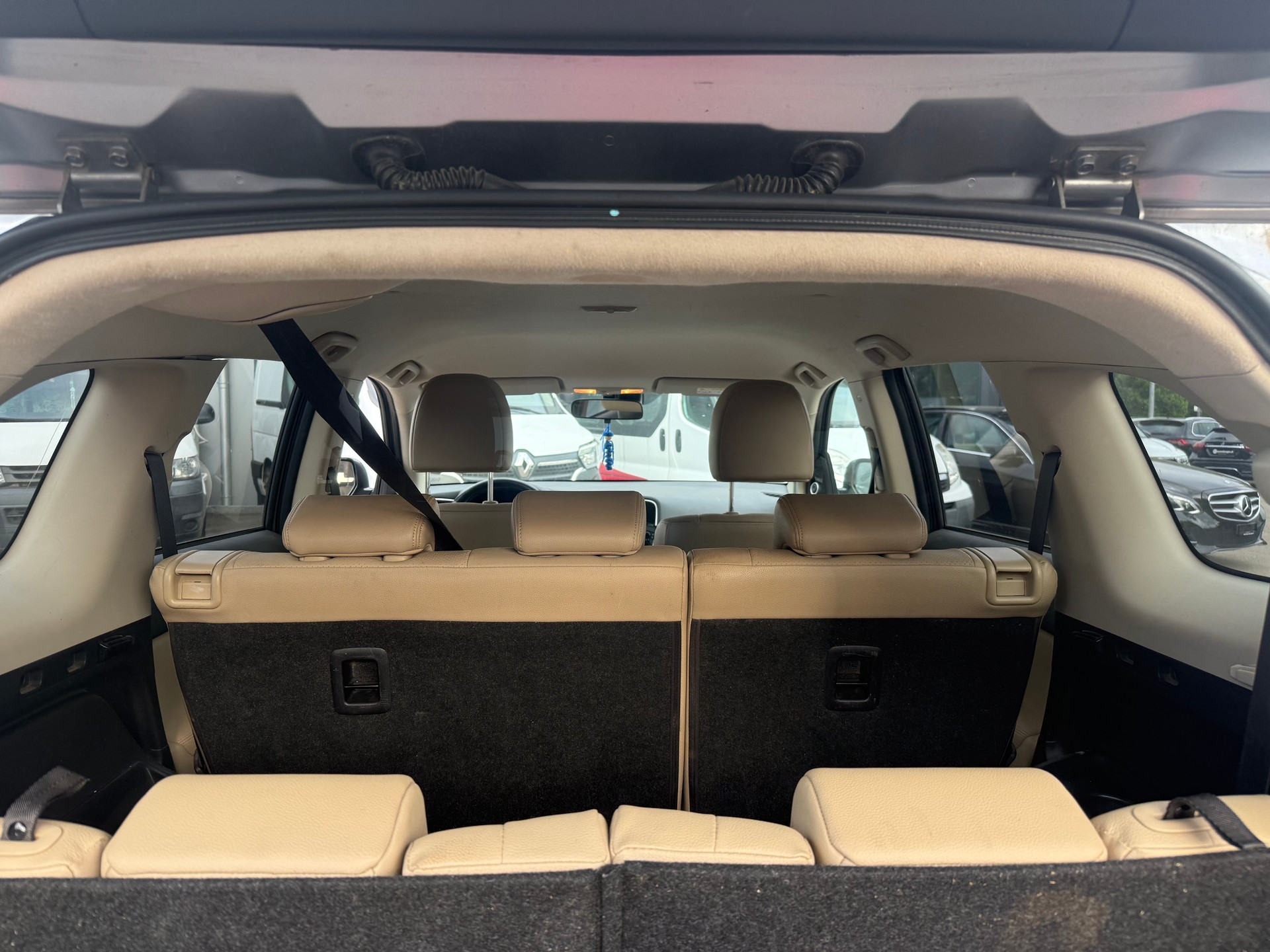 MITSUBISHI Outlander 2.2 DID Navigator Safety 4WD Automatic-image-6