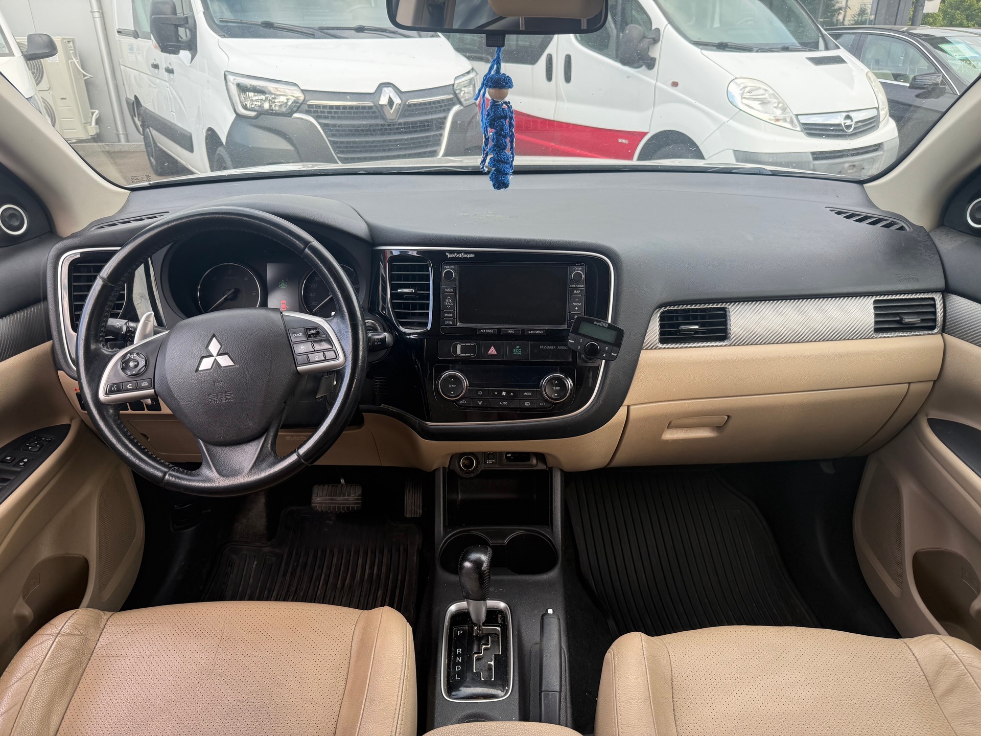 MITSUBISHI Outlander 2.2 DID Navigator Safety 4WD Automatic-image-11
