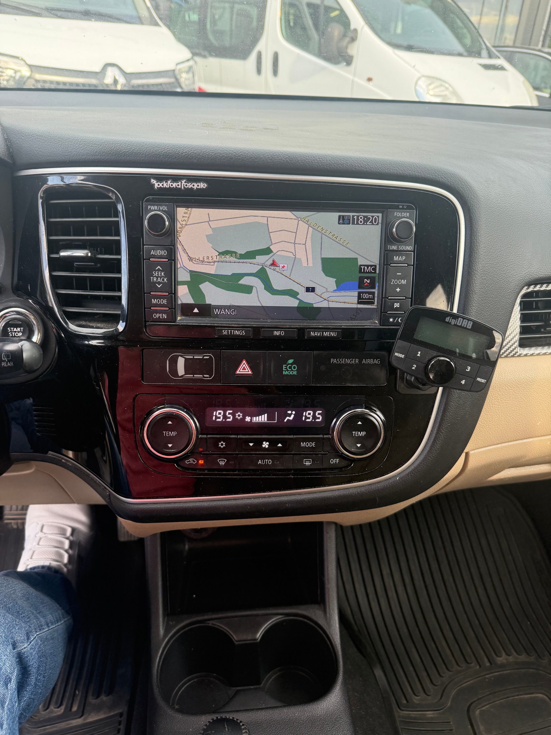 MITSUBISHI Outlander 2.2 DID Navigator Safety 4WD Automatic-image-15