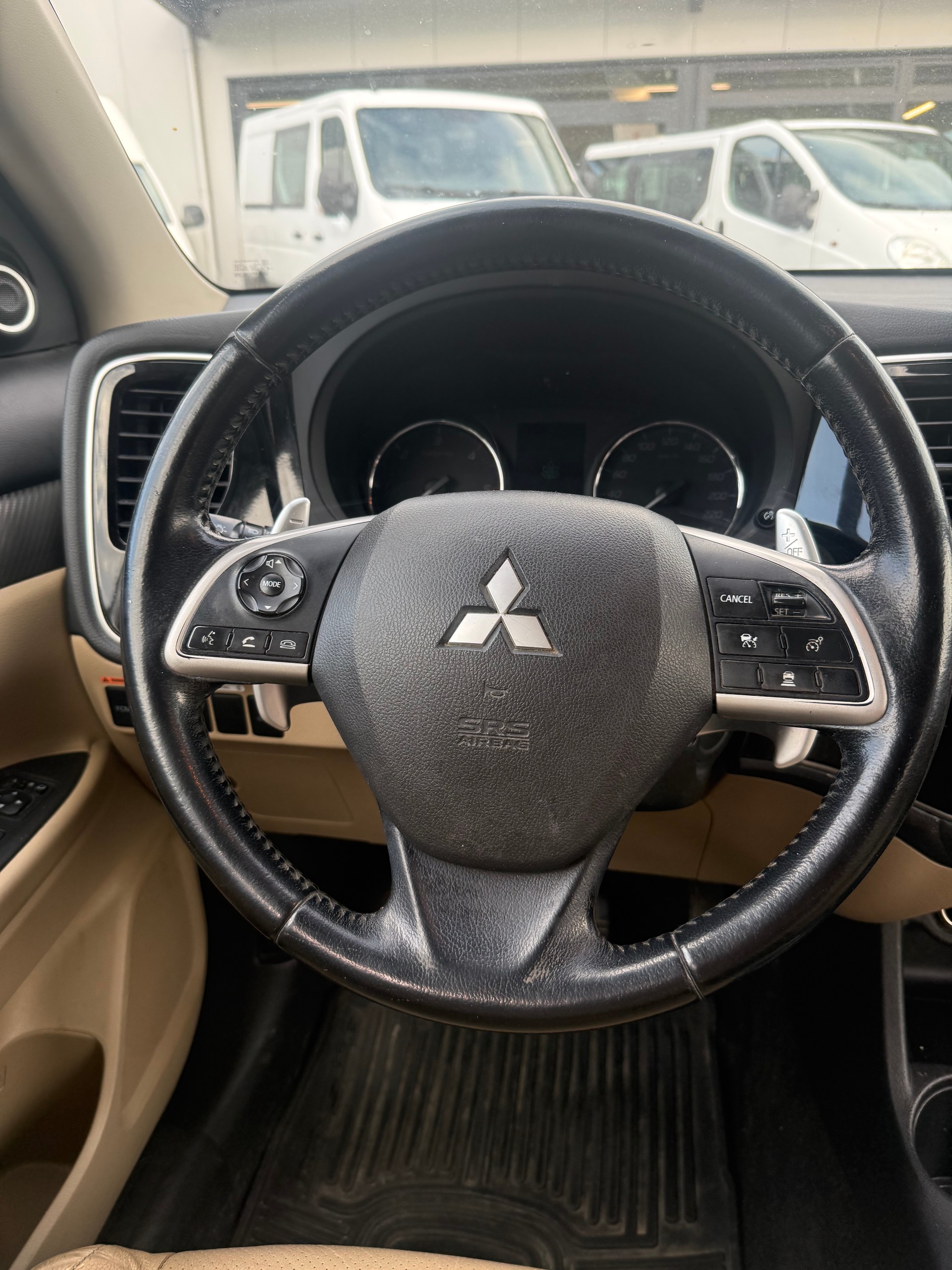 MITSUBISHI Outlander 2.2 DID Navigator Safety 4WD Automatic-image-13