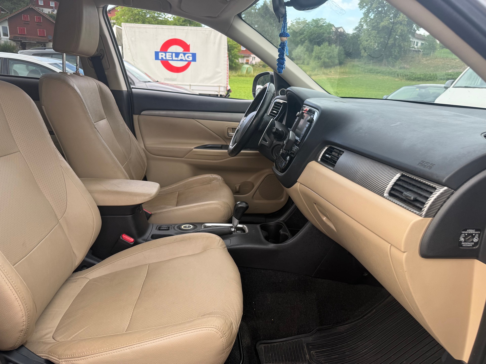 MITSUBISHI Outlander 2.2 DID Navigator Safety 4WD Automatic-image-9