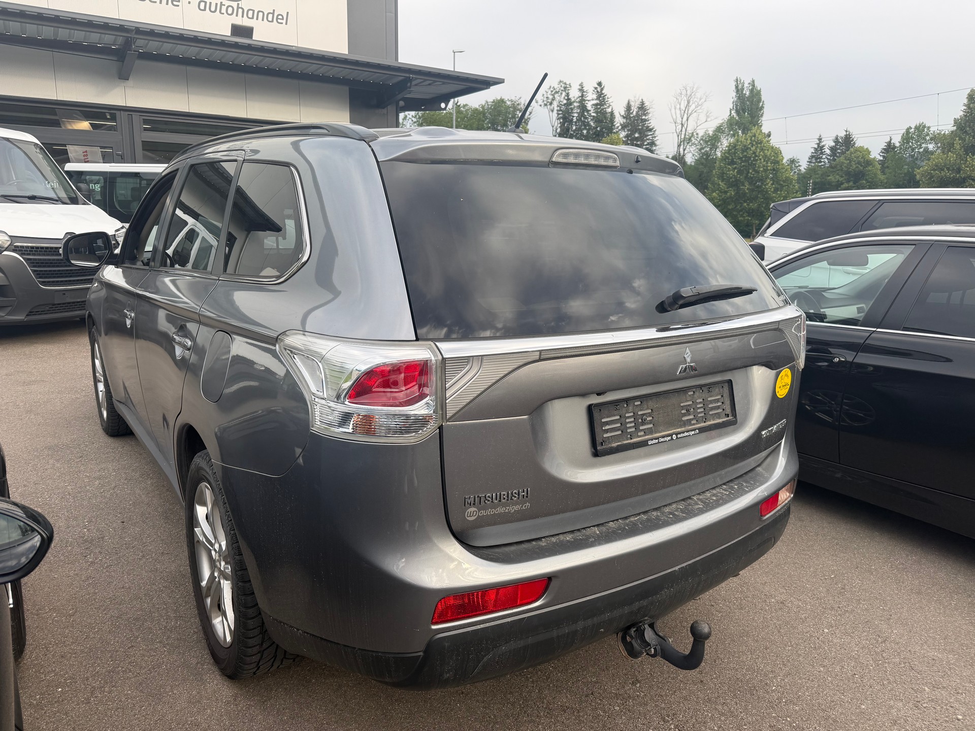 MITSUBISHI Outlander 2.2 DID Navigator Safety 4WD Automatic-image-3