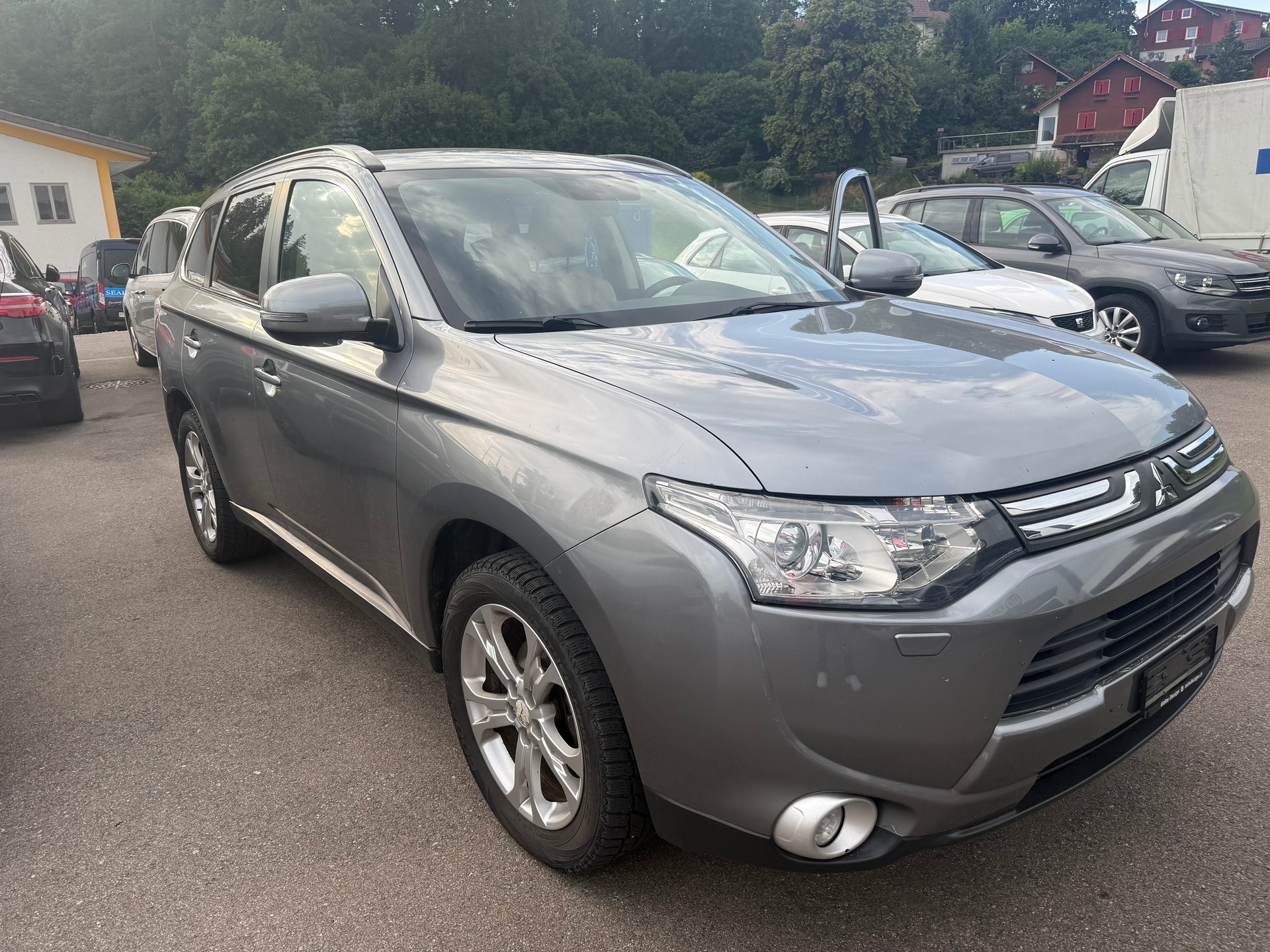MITSUBISHI Outlander 2.2 DID Navigator Safety 4WD Automatic-image-2