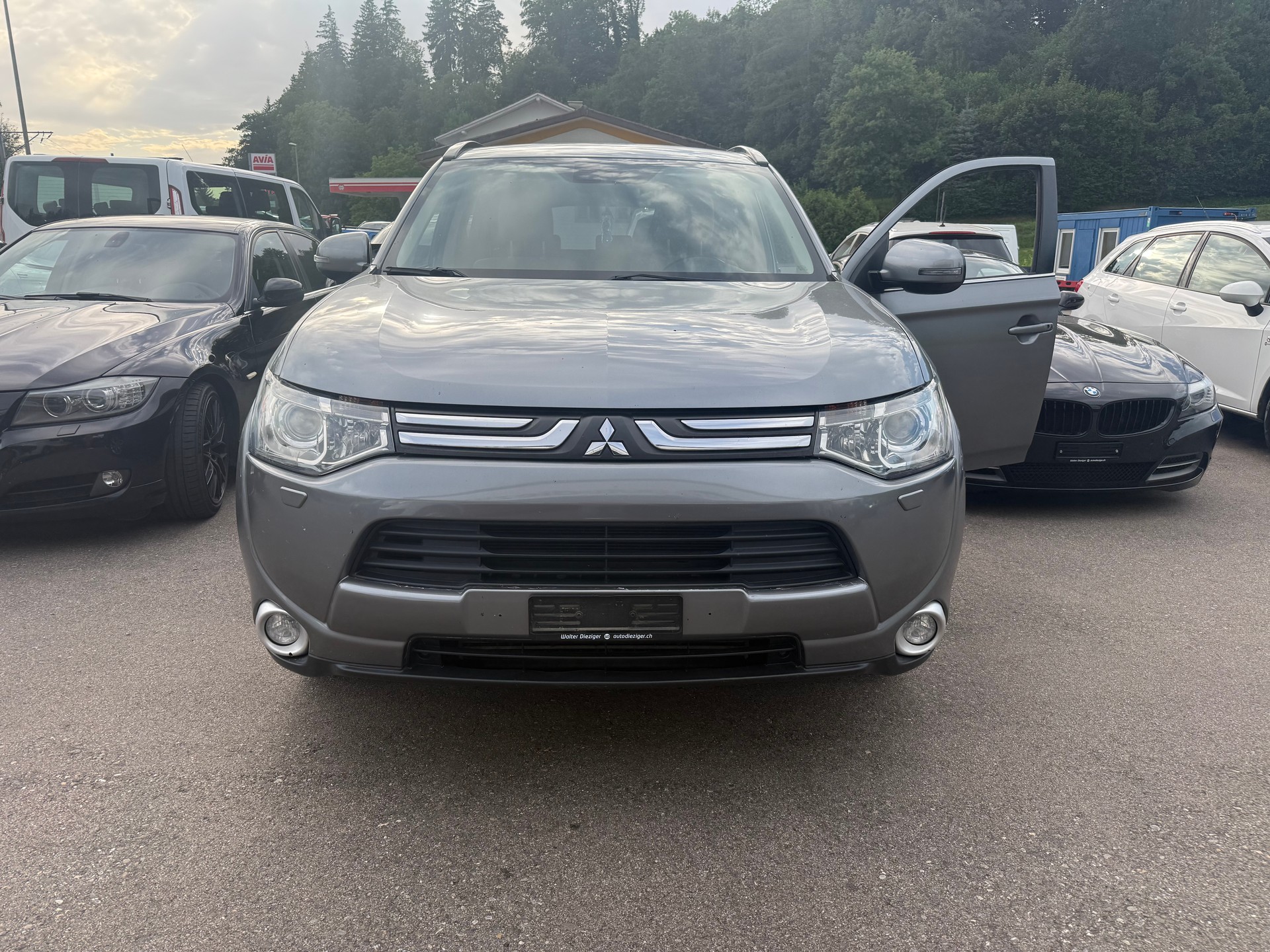 MITSUBISHI Outlander 2.2 DID Navigator Safety 4WD Automatic-image-0