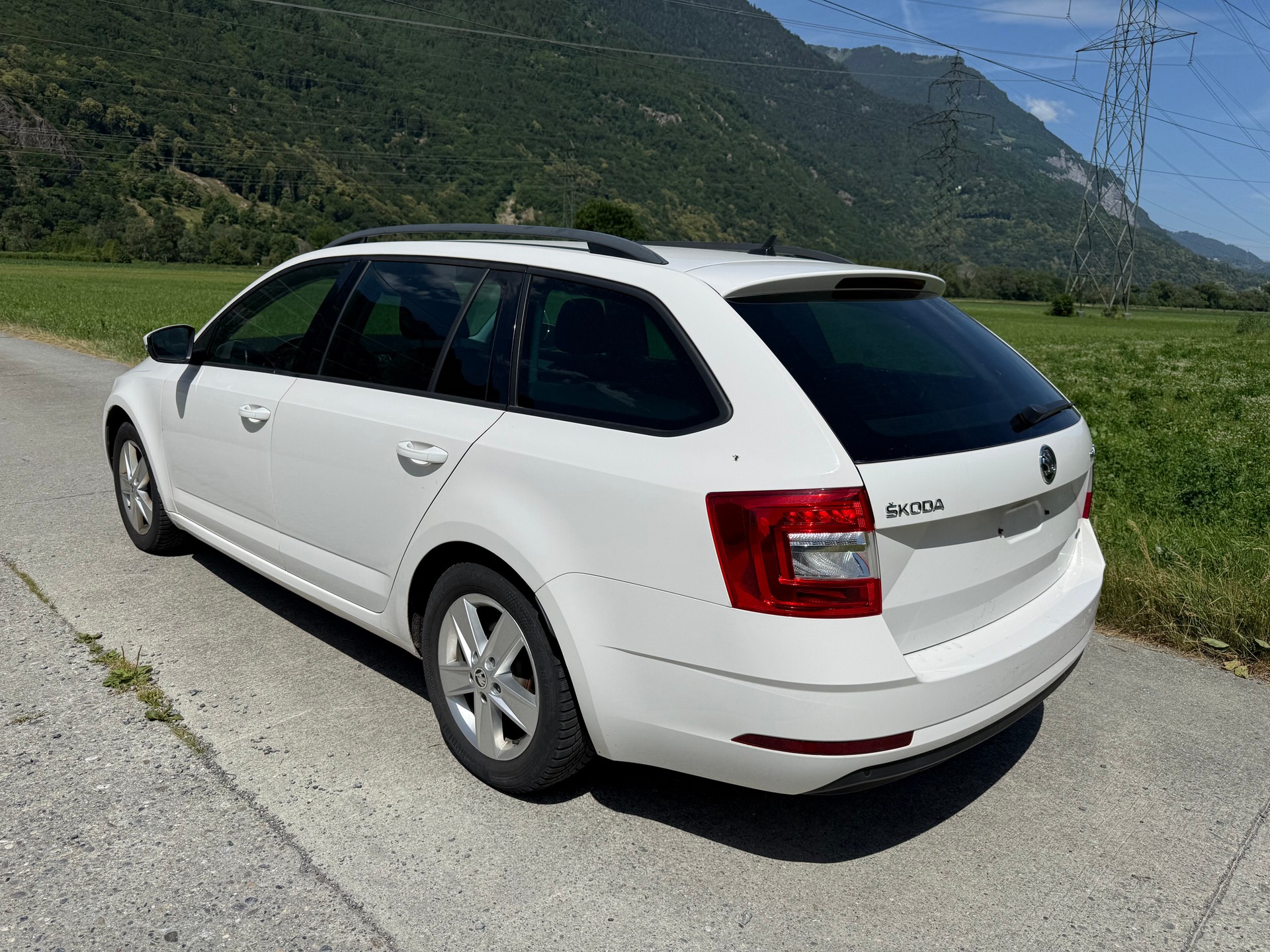 SKODA Octavia Combi 2.0 TDI Style 4x4 DSG-image-3