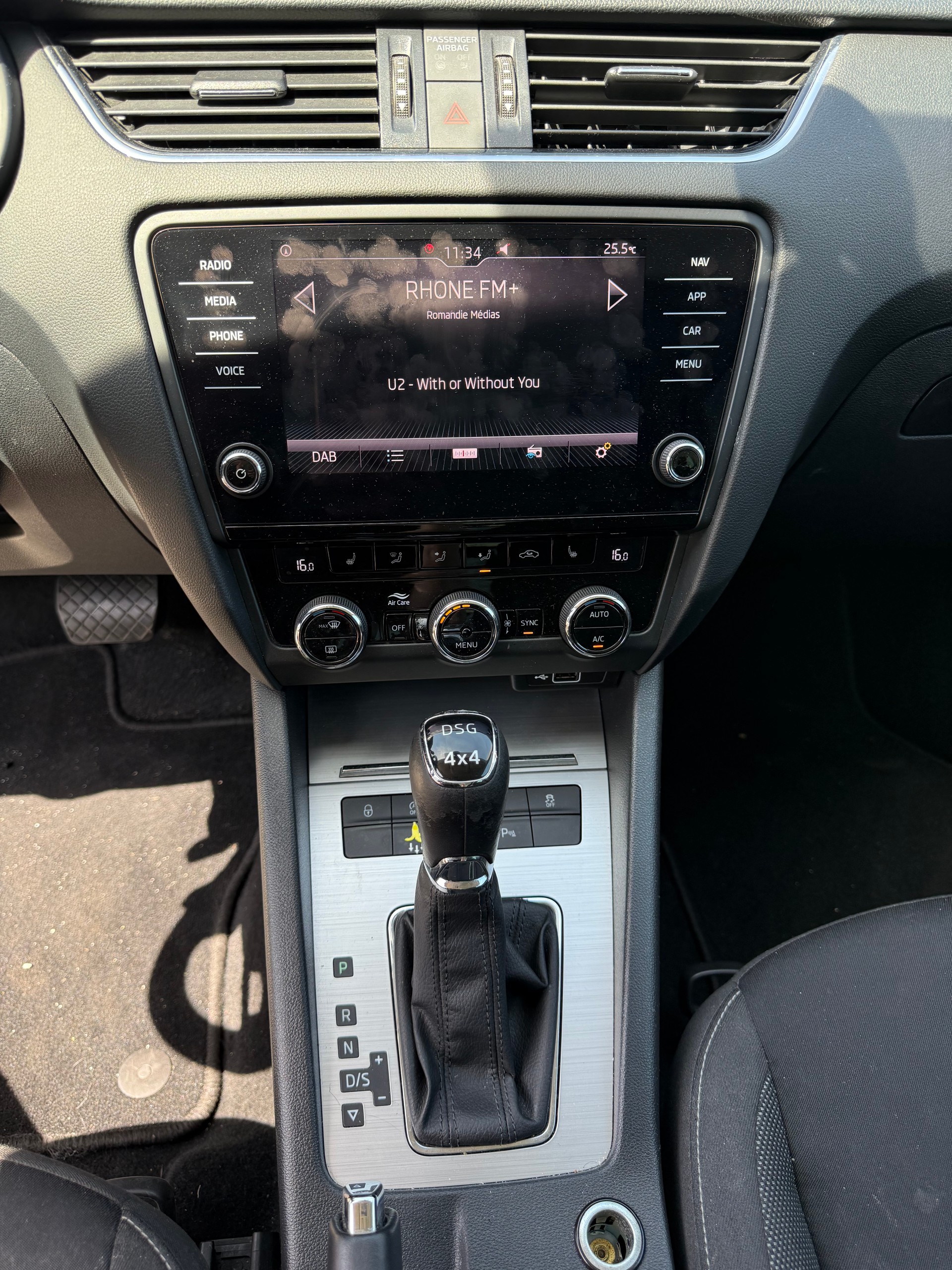 SKODA Octavia Combi 2.0 TDI Style 4x4 DSG-image-13