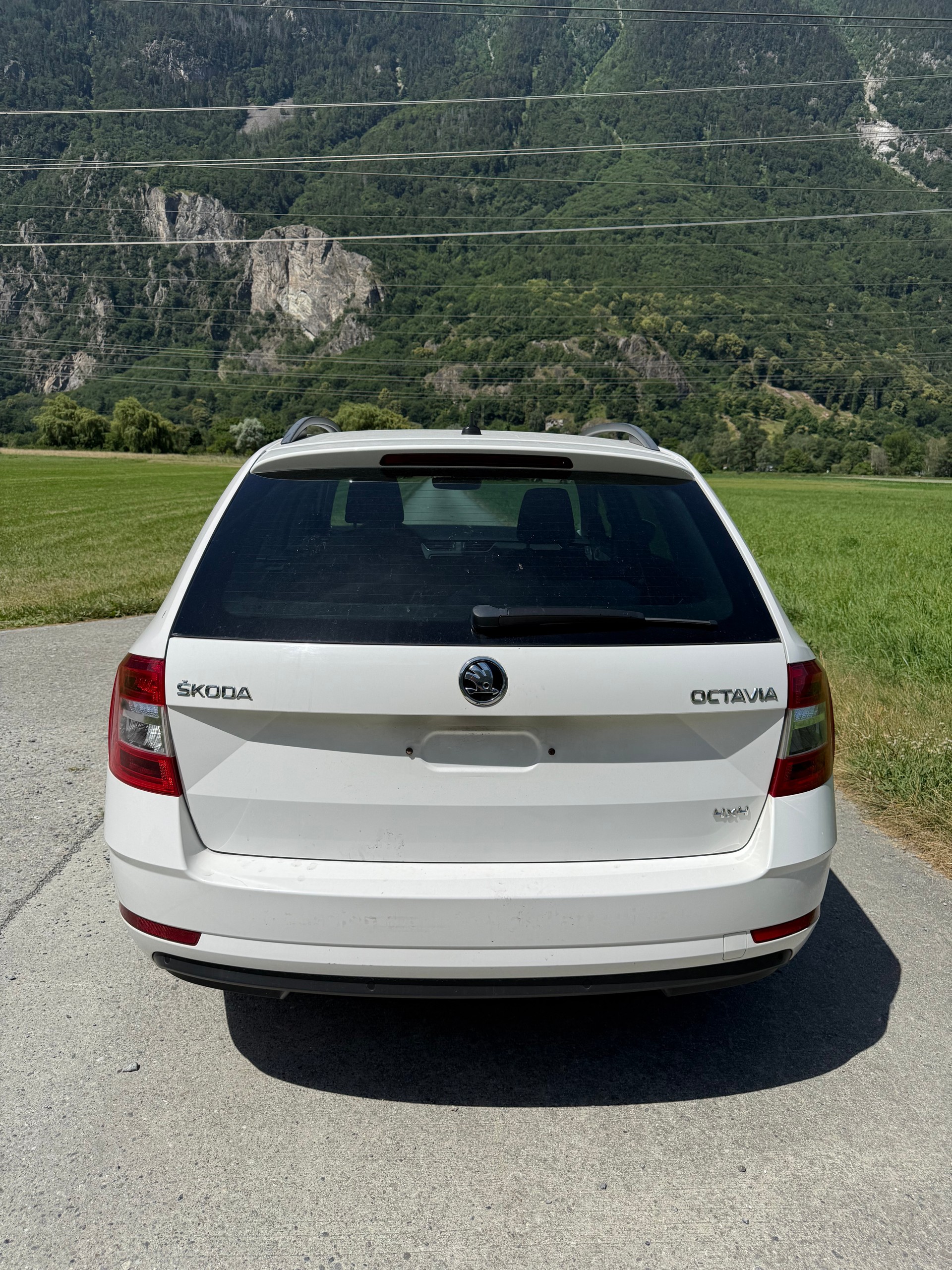 SKODA Octavia Combi 2.0 TDI Style 4x4 DSG-image-2