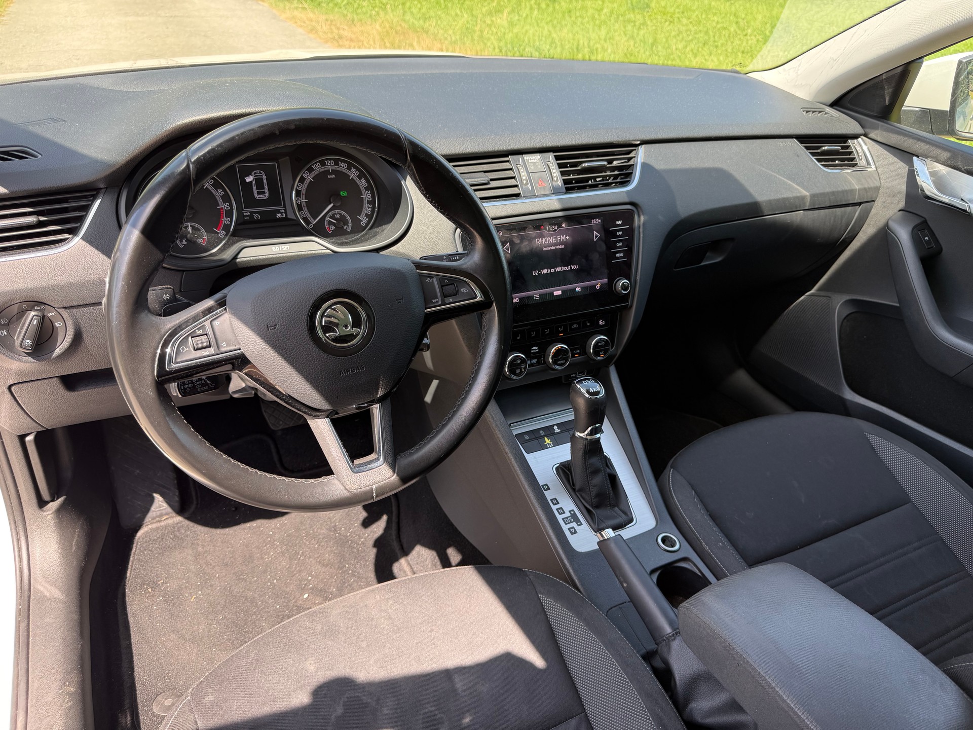SKODA Octavia Combi 2.0 TDI Style 4x4 DSG-image-12