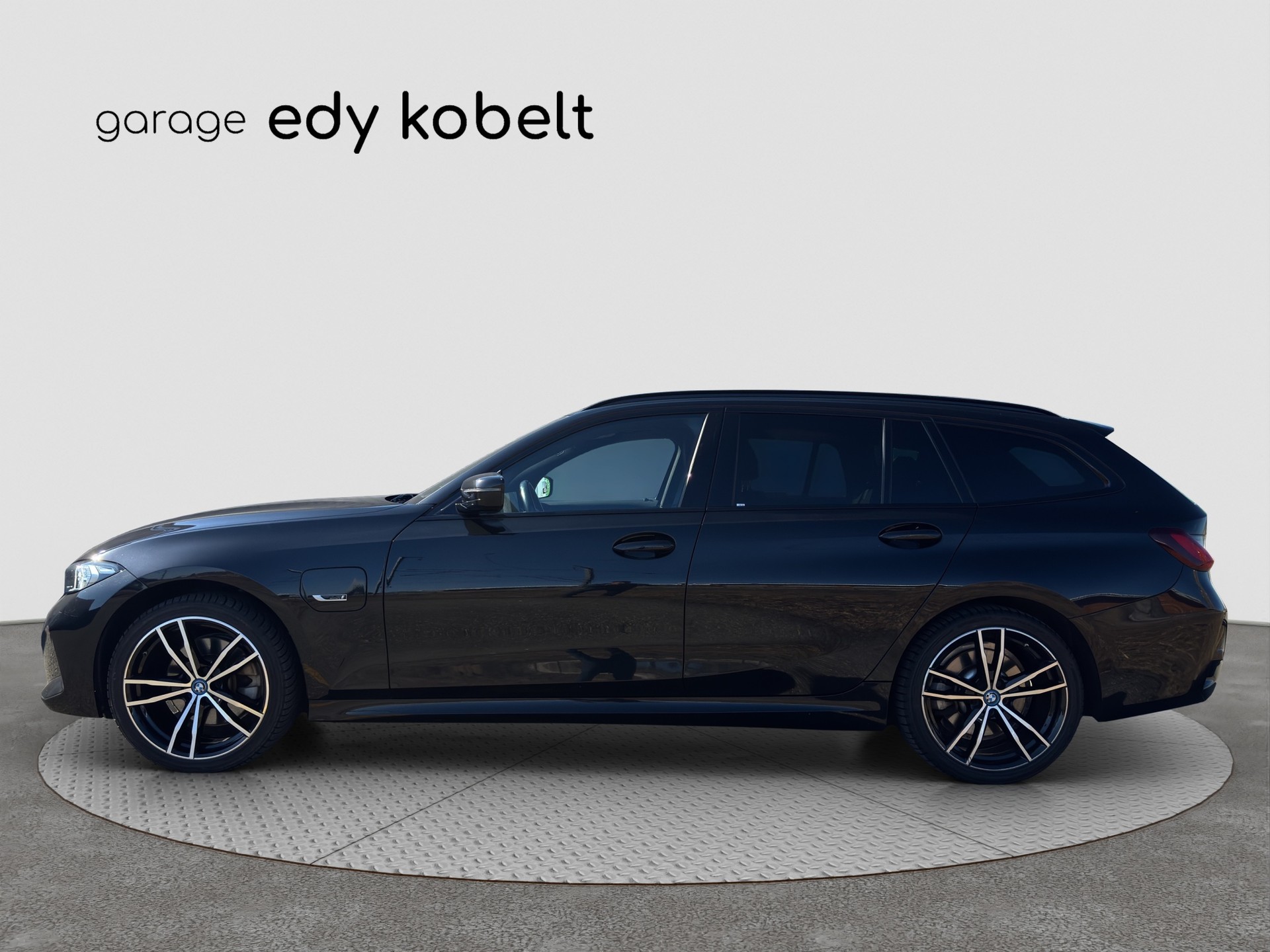 BMW 320e xDrive Touring Steptronic M Sport-image-1
