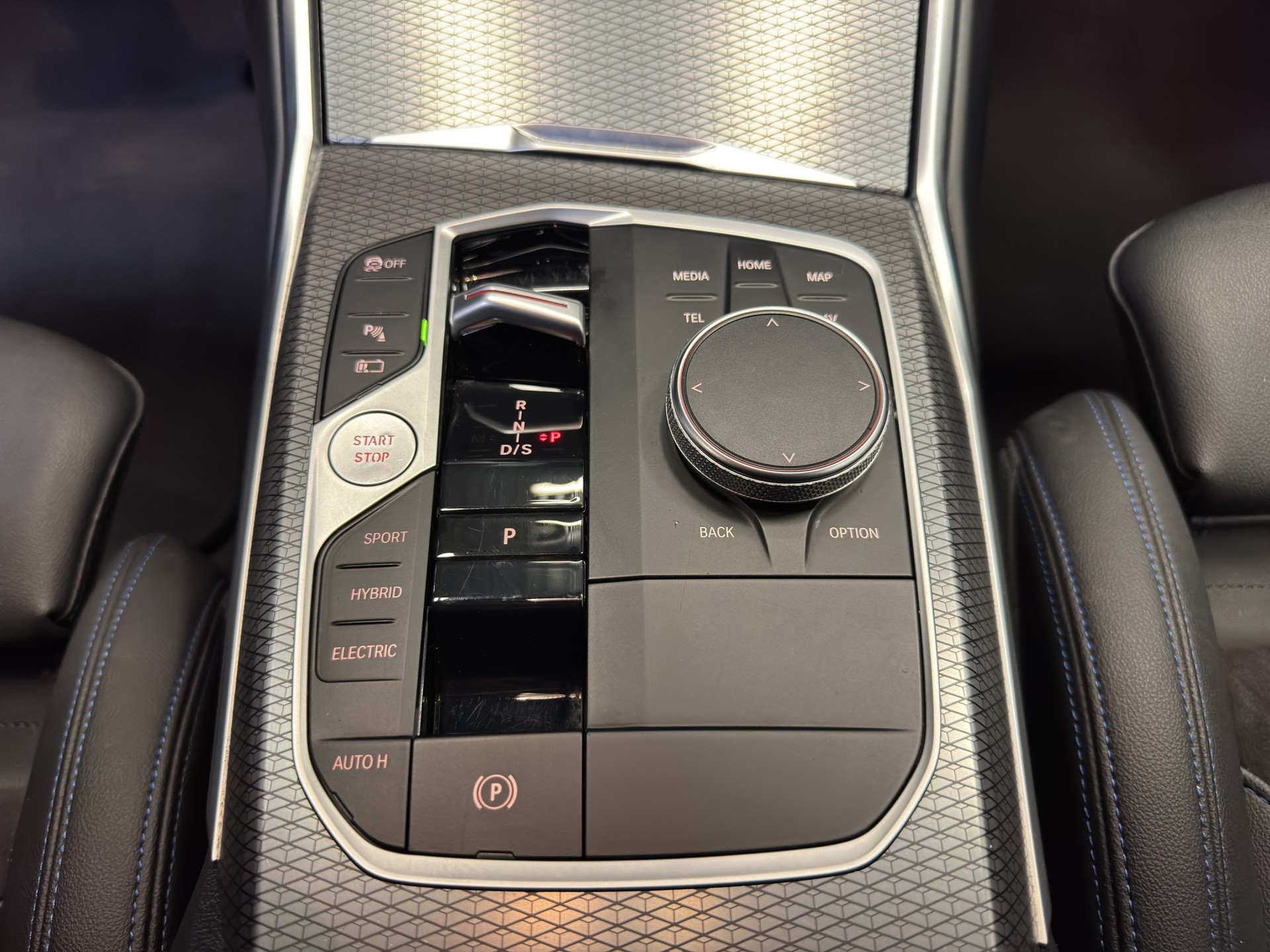 BMW 320e xDrive Touring Steptronic M Sport-image-6