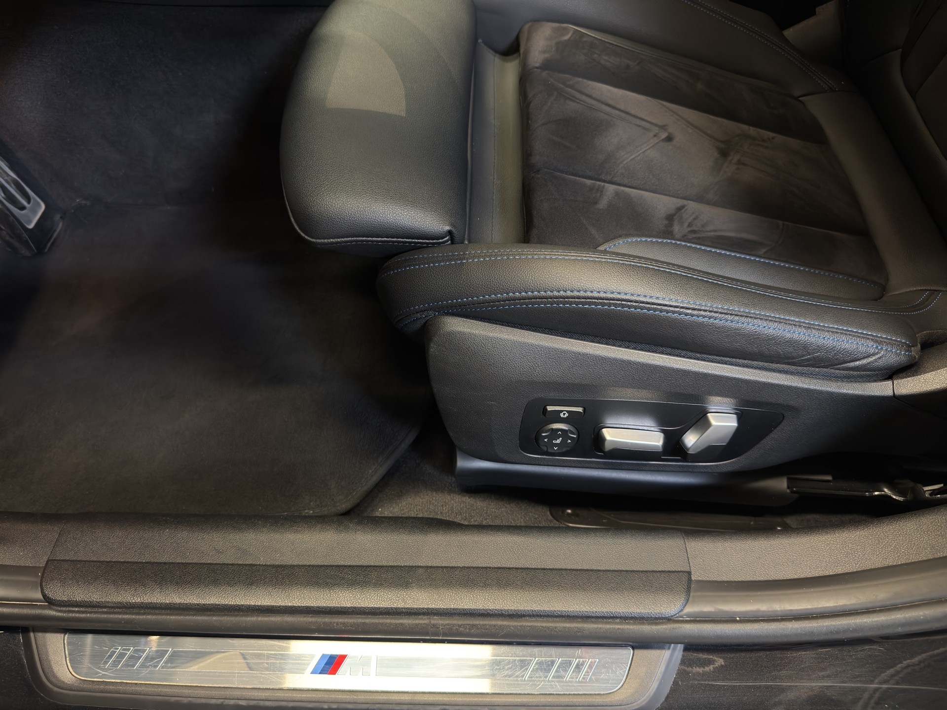 BMW 320e xDrive Touring Steptronic M Sport-image-7