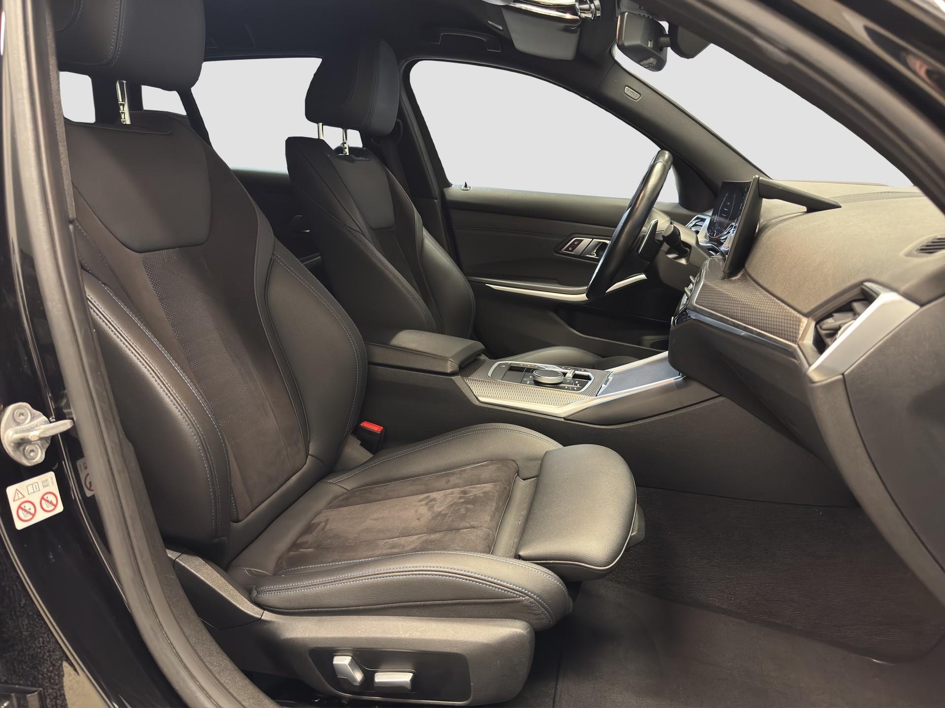 BMW 320e xDrive Touring Steptronic M Sport-image-10