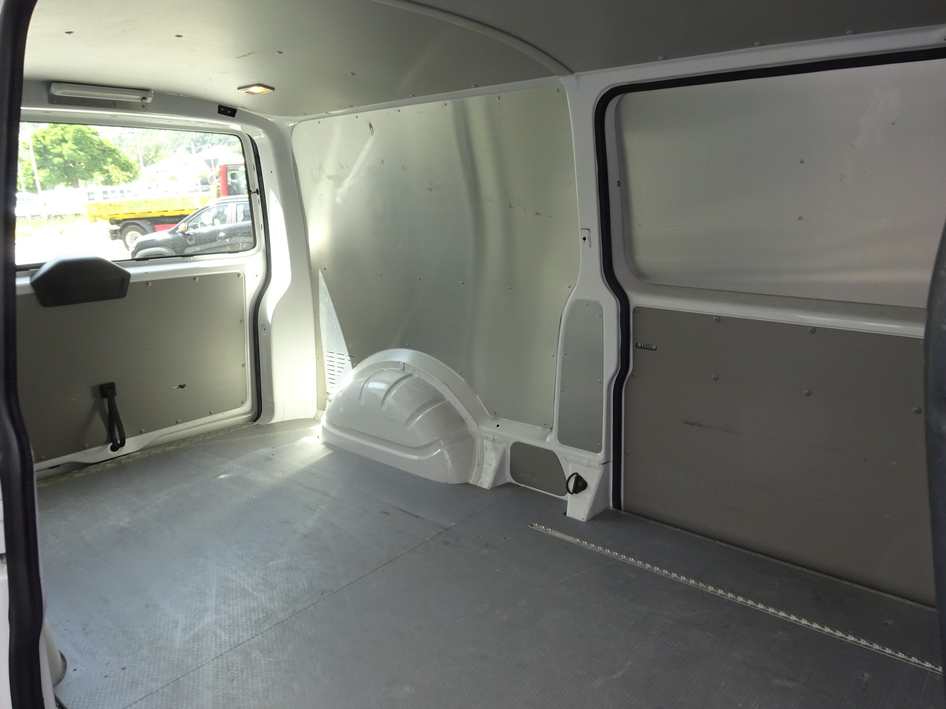 VW T6 2.0 TDI 4Motion-image-18