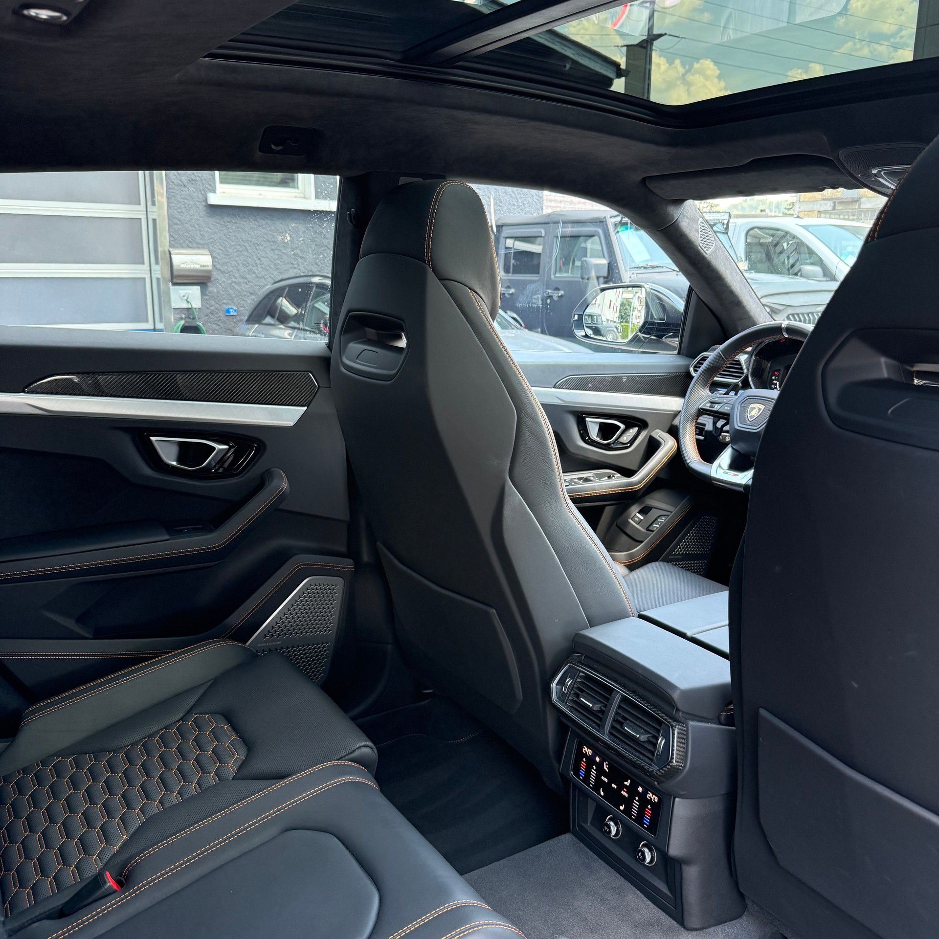 LAMBORGHINI Urus E-Gear Akrapovic-image-14