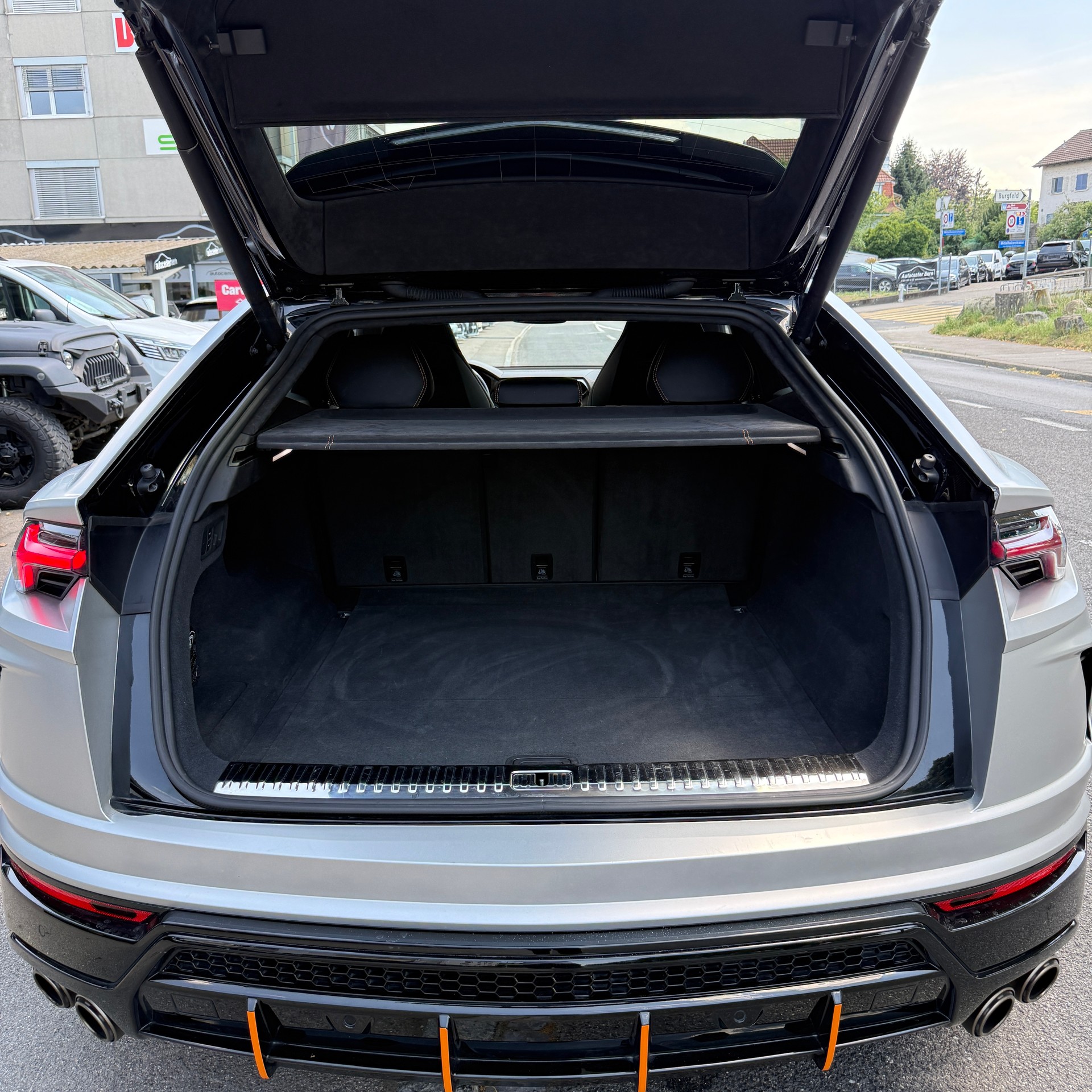 LAMBORGHINI Urus E-Gear Akrapovic-image-15