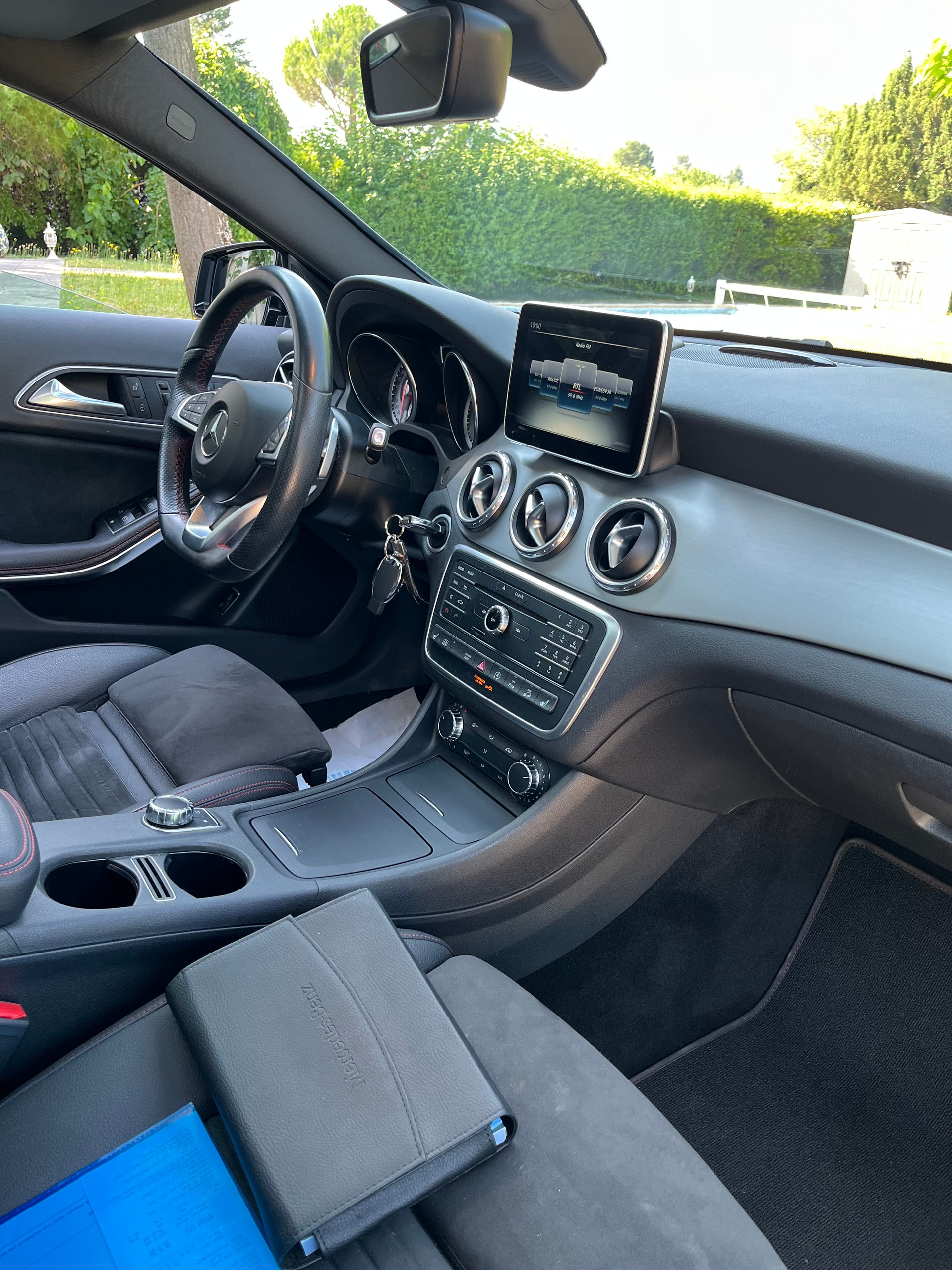 MERCEDES-BENZ 4MATIC AMG Line 7G-DCT-image-3