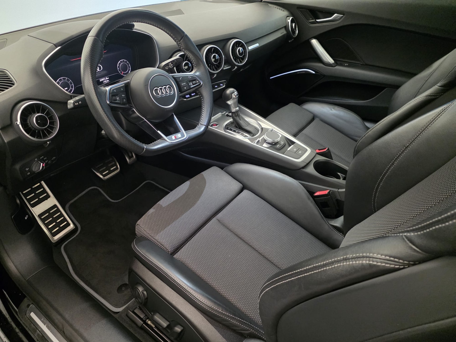AUDI TT Coupé 45 TFSI quattro S-tronic-image-9