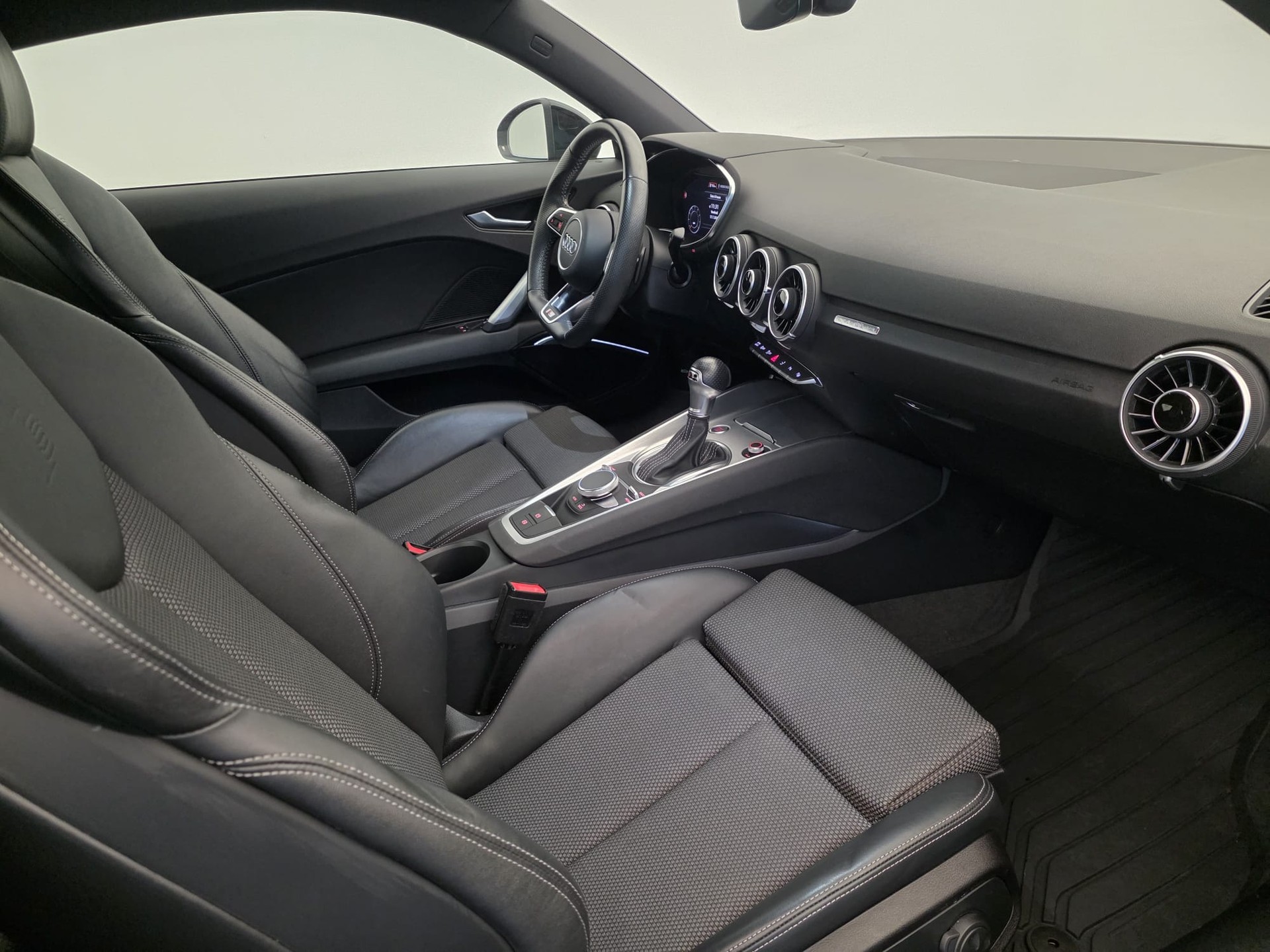 AUDI TT Coupé 45 TFSI quattro S-tronic-image-10