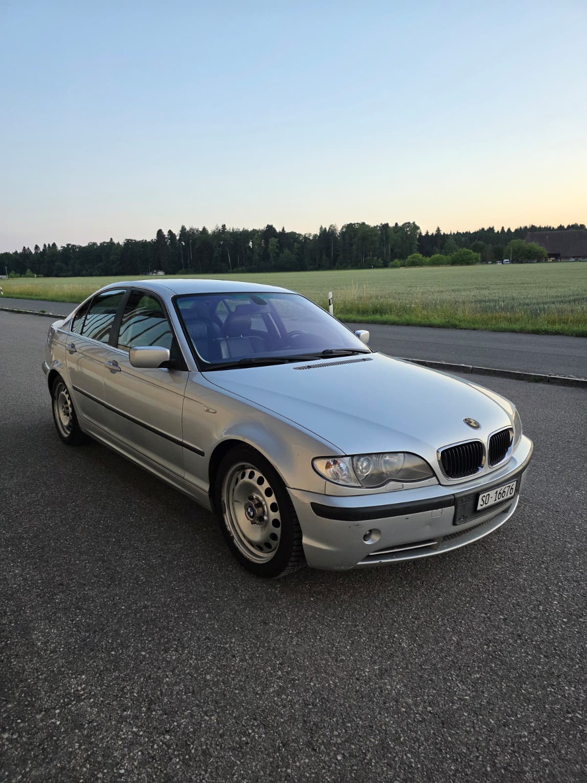 BMW 330i-image-0